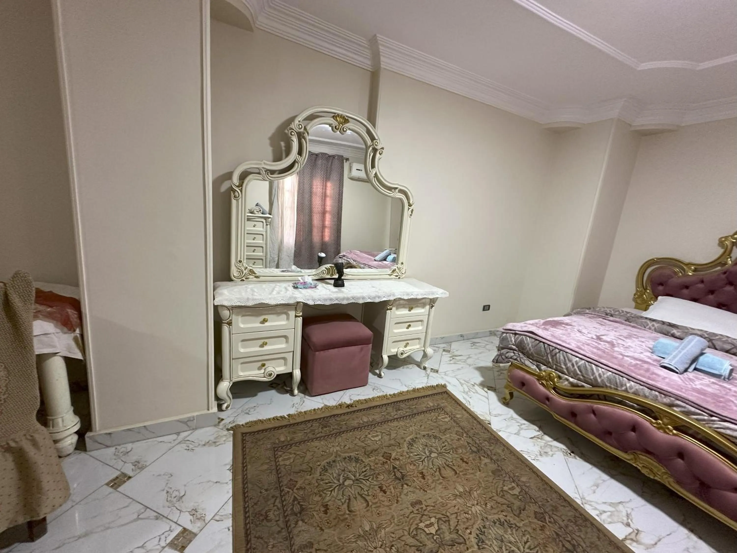 Bed in Chez l'ami hotel