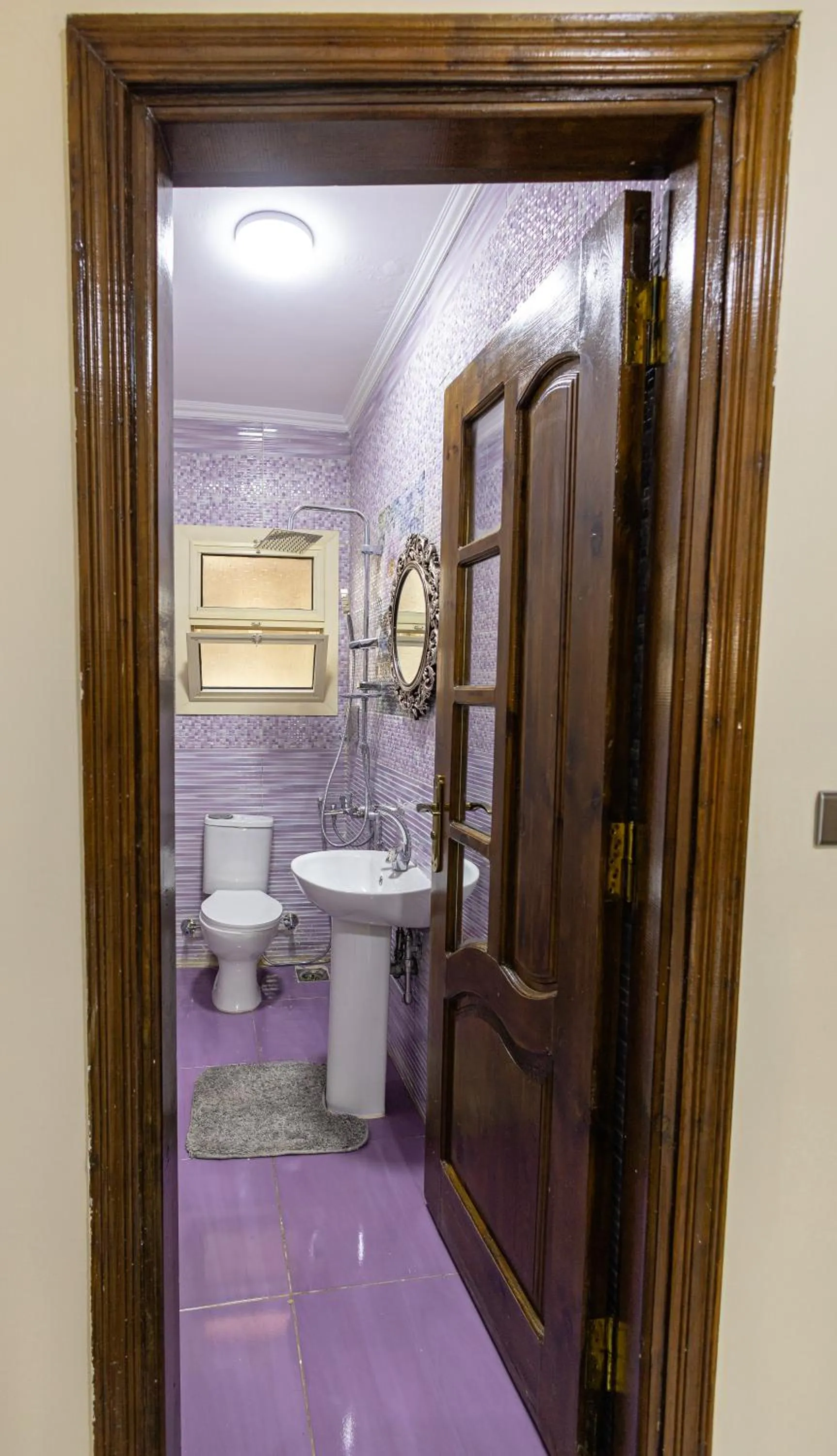 Shower in Chez l'ami hotel