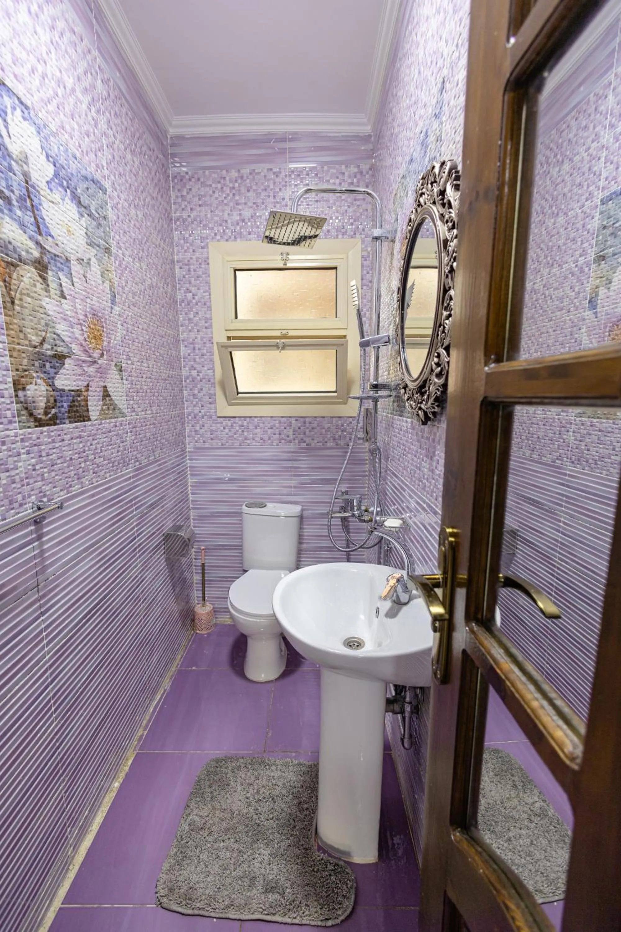 Bathroom in Chez l'ami hotel