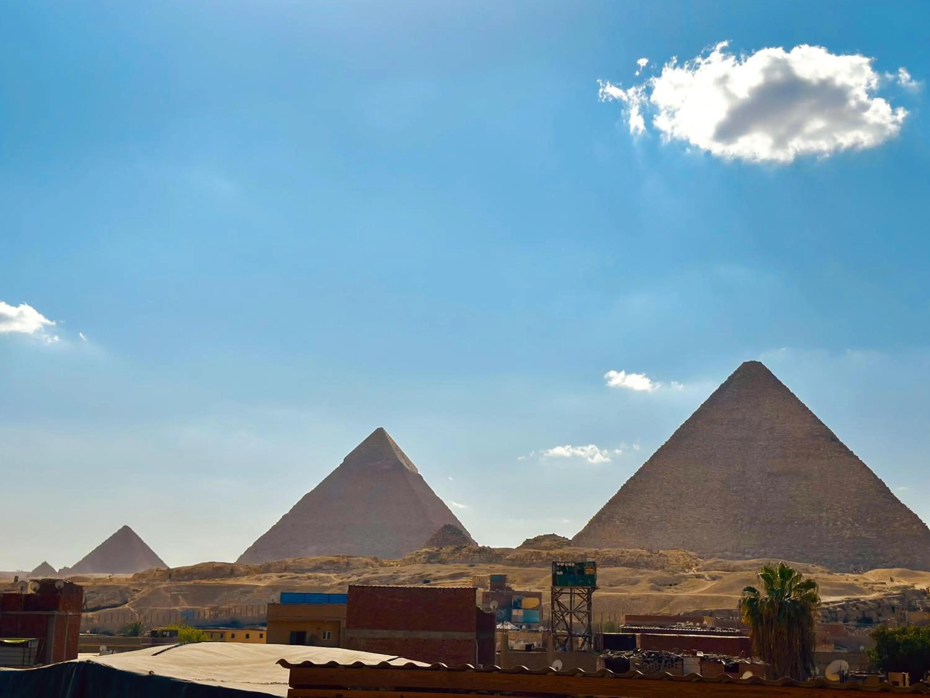 Restaurant/places to eat in Chez l'ami hotel