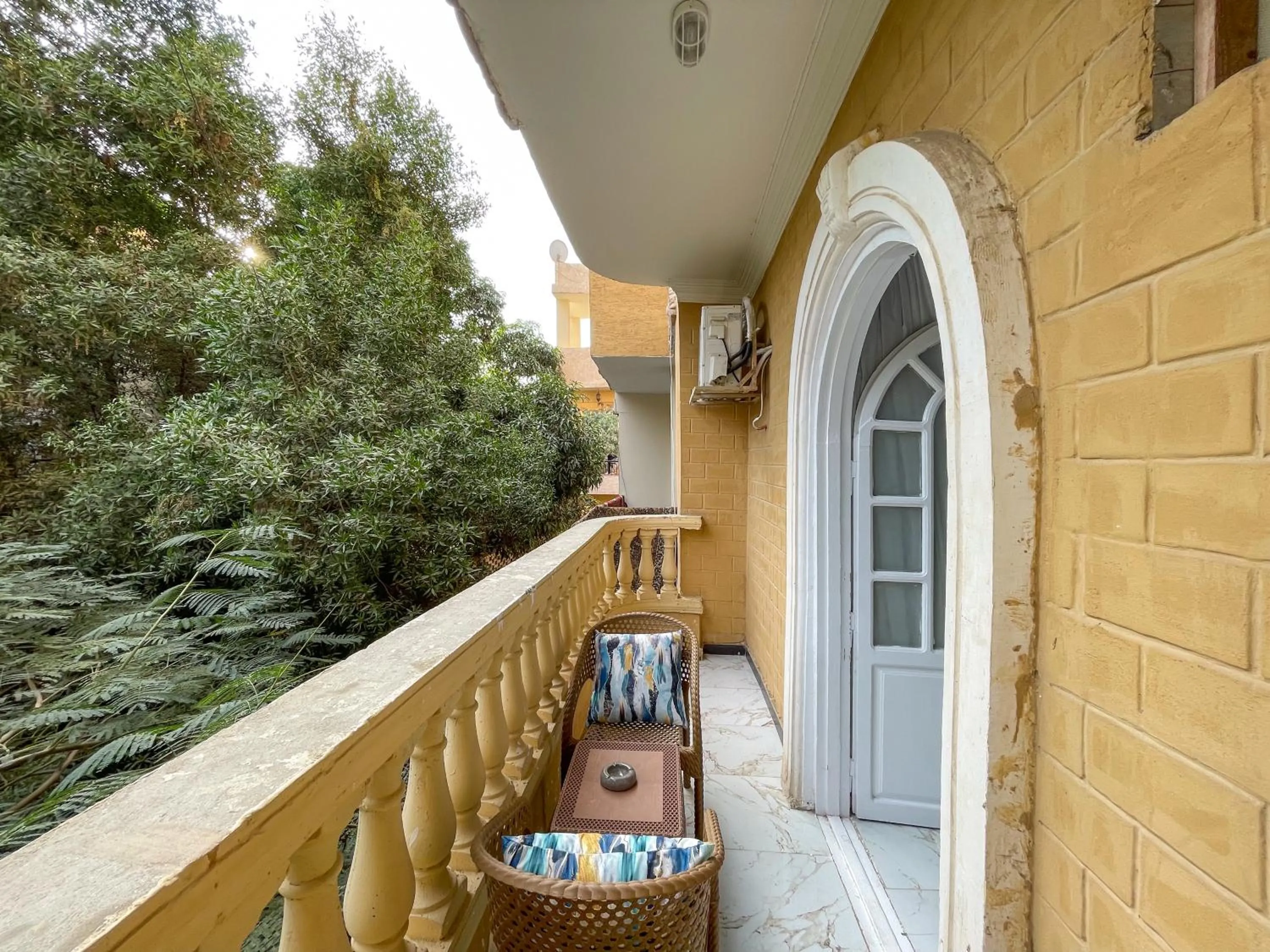 Balcony/Terrace in Chez l'ami hotel