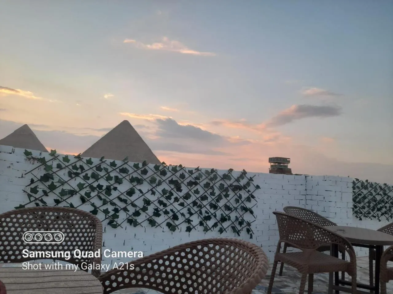 Restaurant/places to eat in Chez l'ami hotel