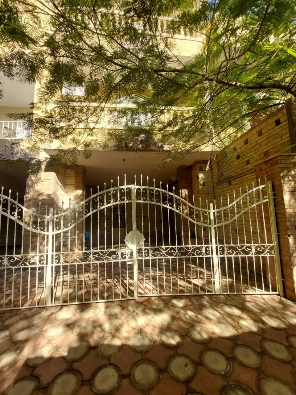 Property building in Chez l'ami hotel