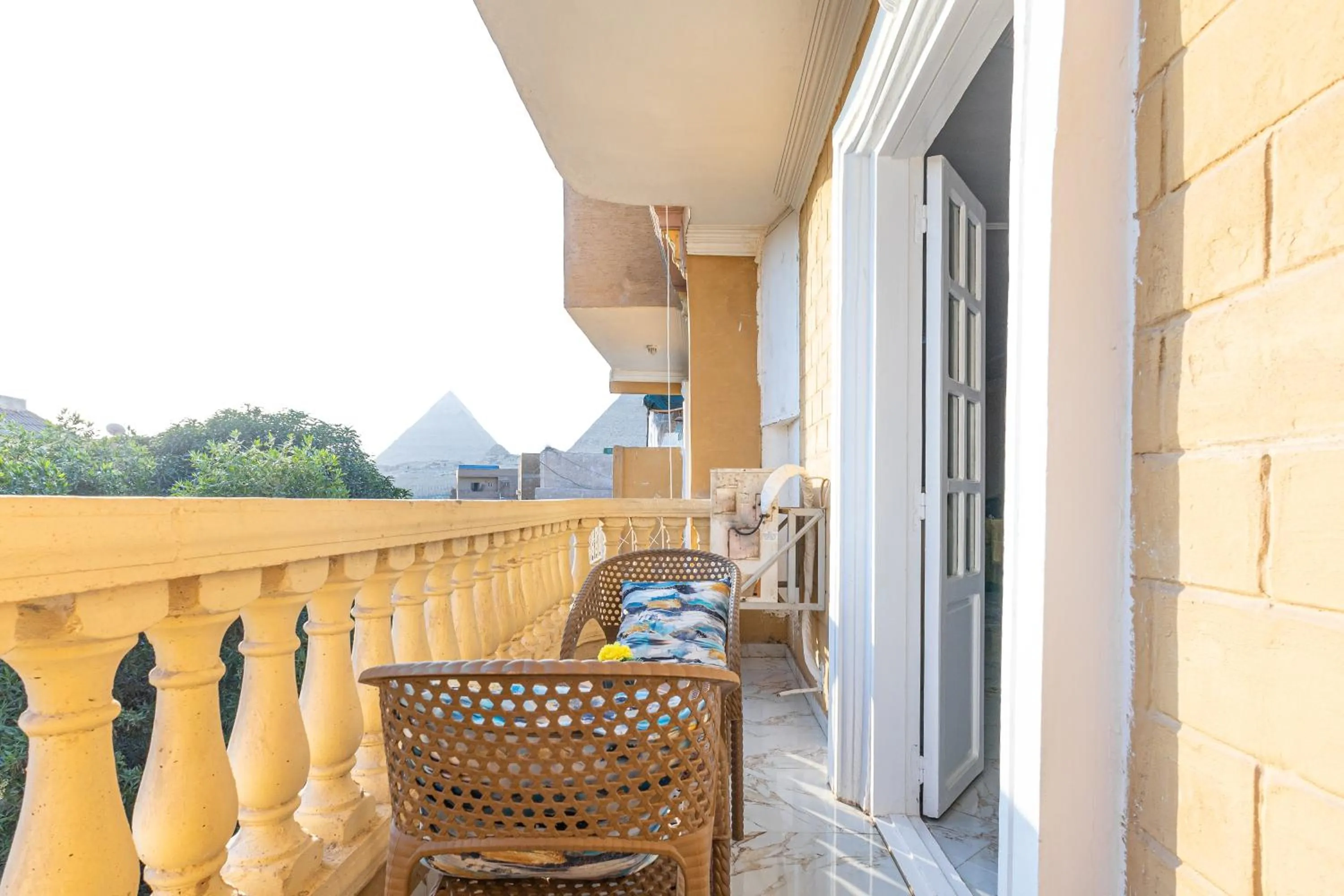 Balcony/Terrace in Chez l'ami hotel