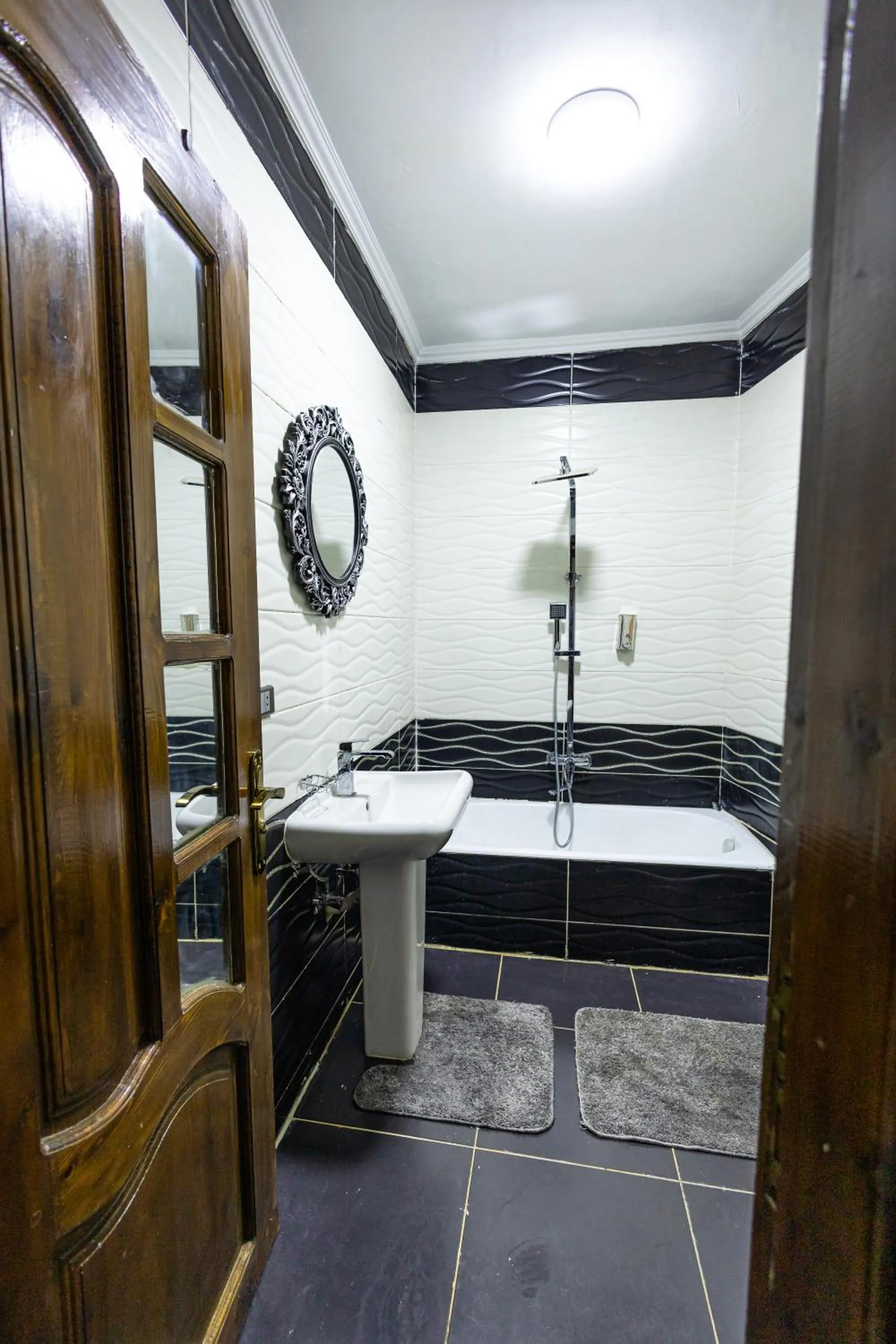 Bathroom in Chez l'ami hotel