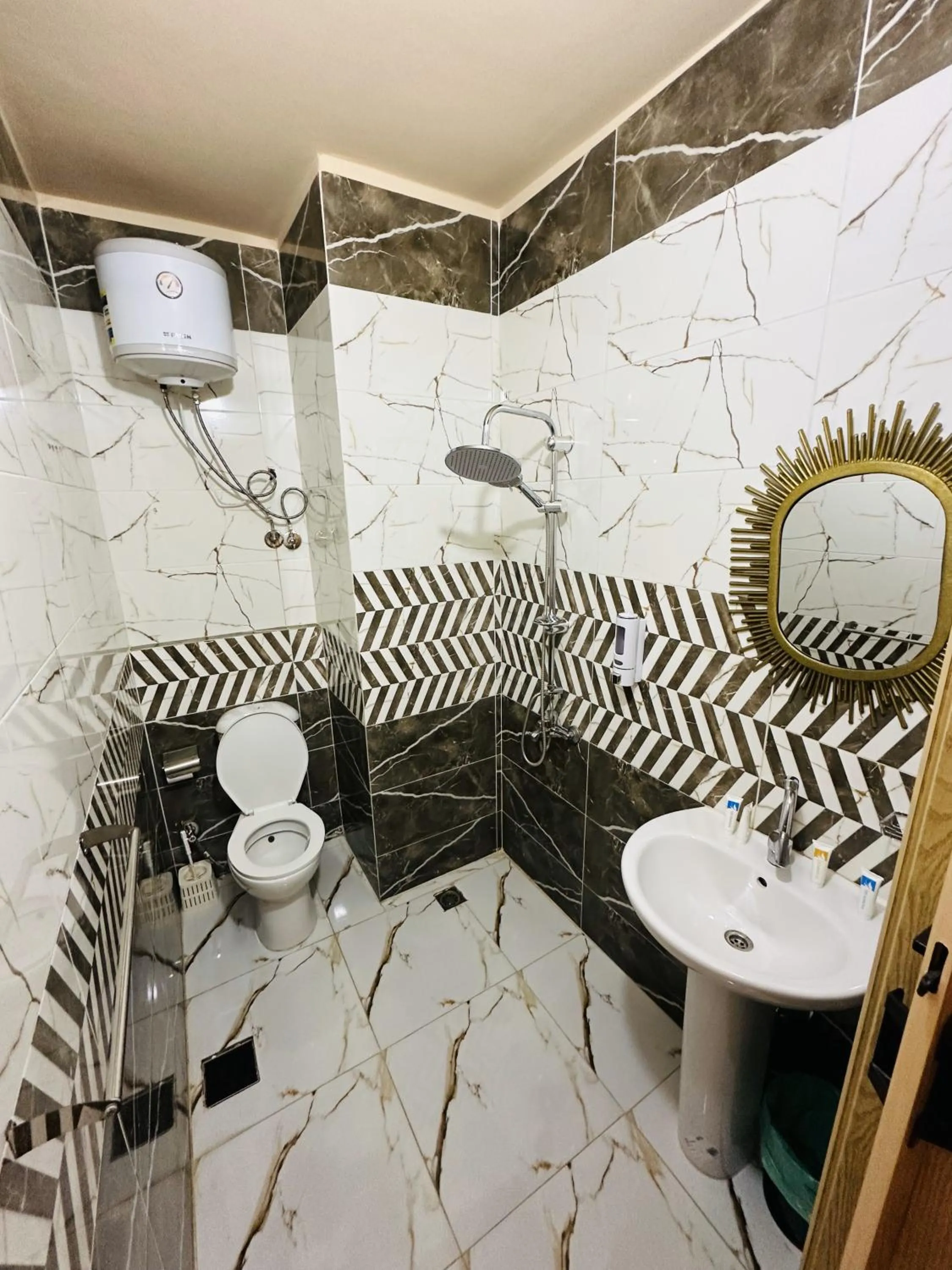 Bathroom in Chez l'ami hotel