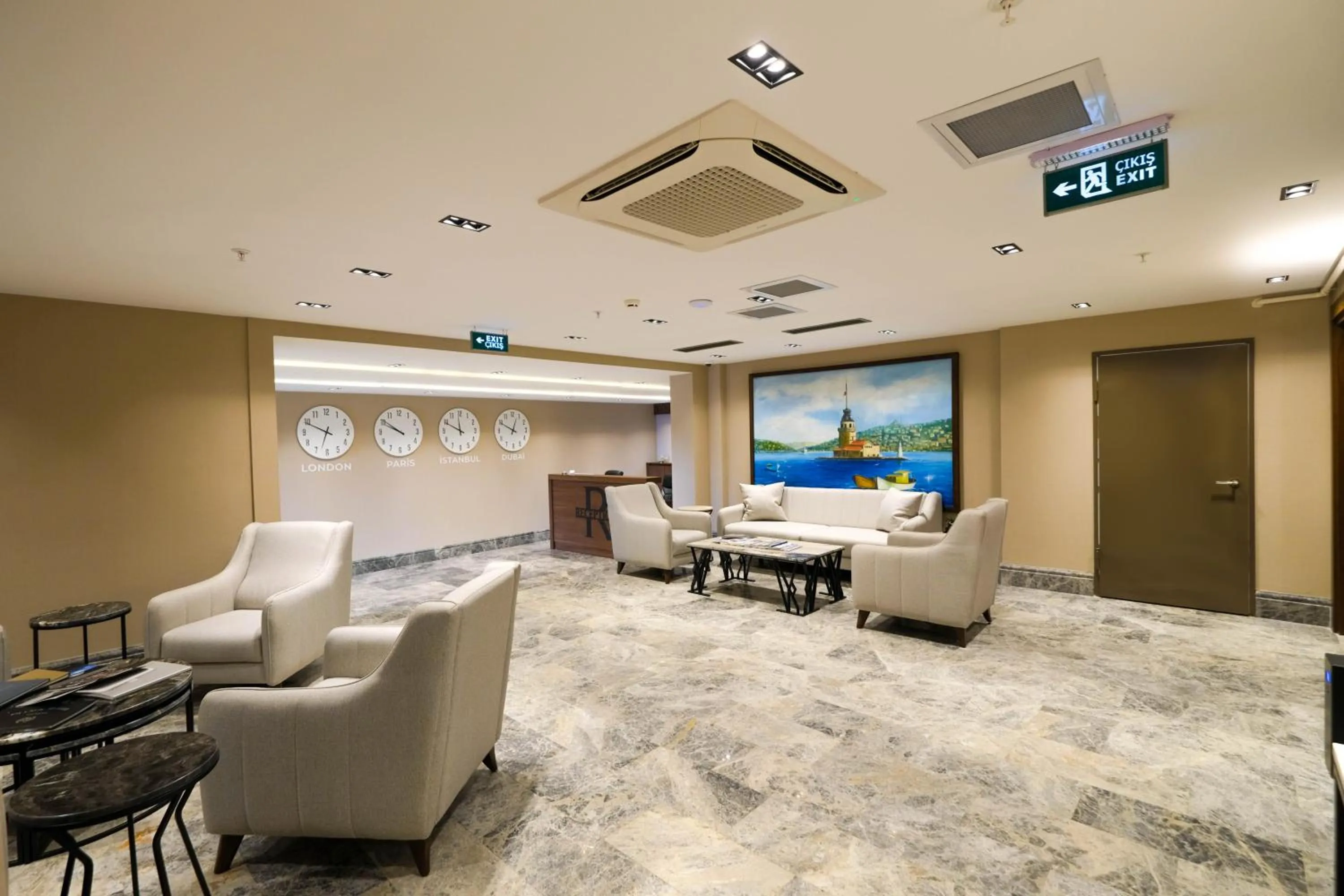 Lobby or reception in B'İSTANBUL HOTEL