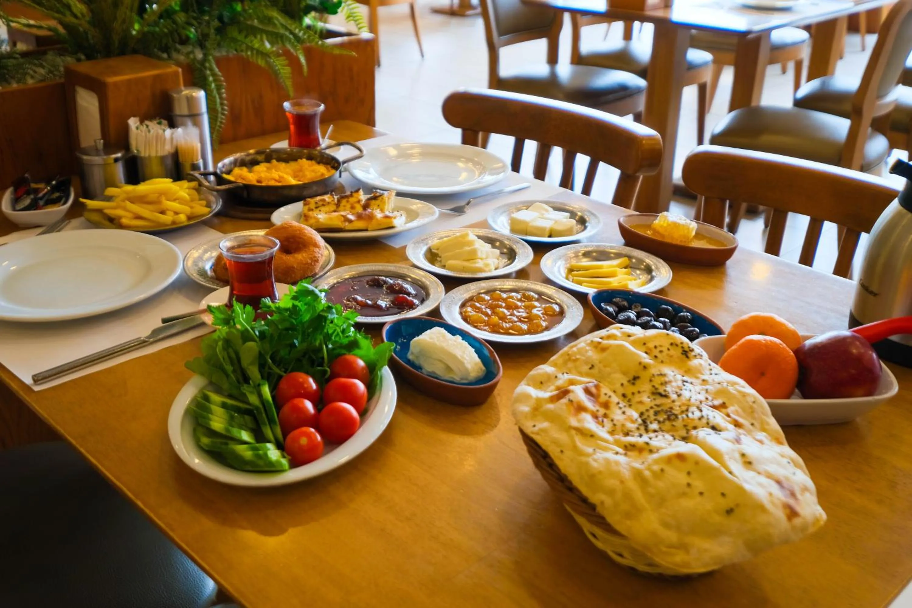 Restaurant/places to eat in B'İSTANBUL HOTEL