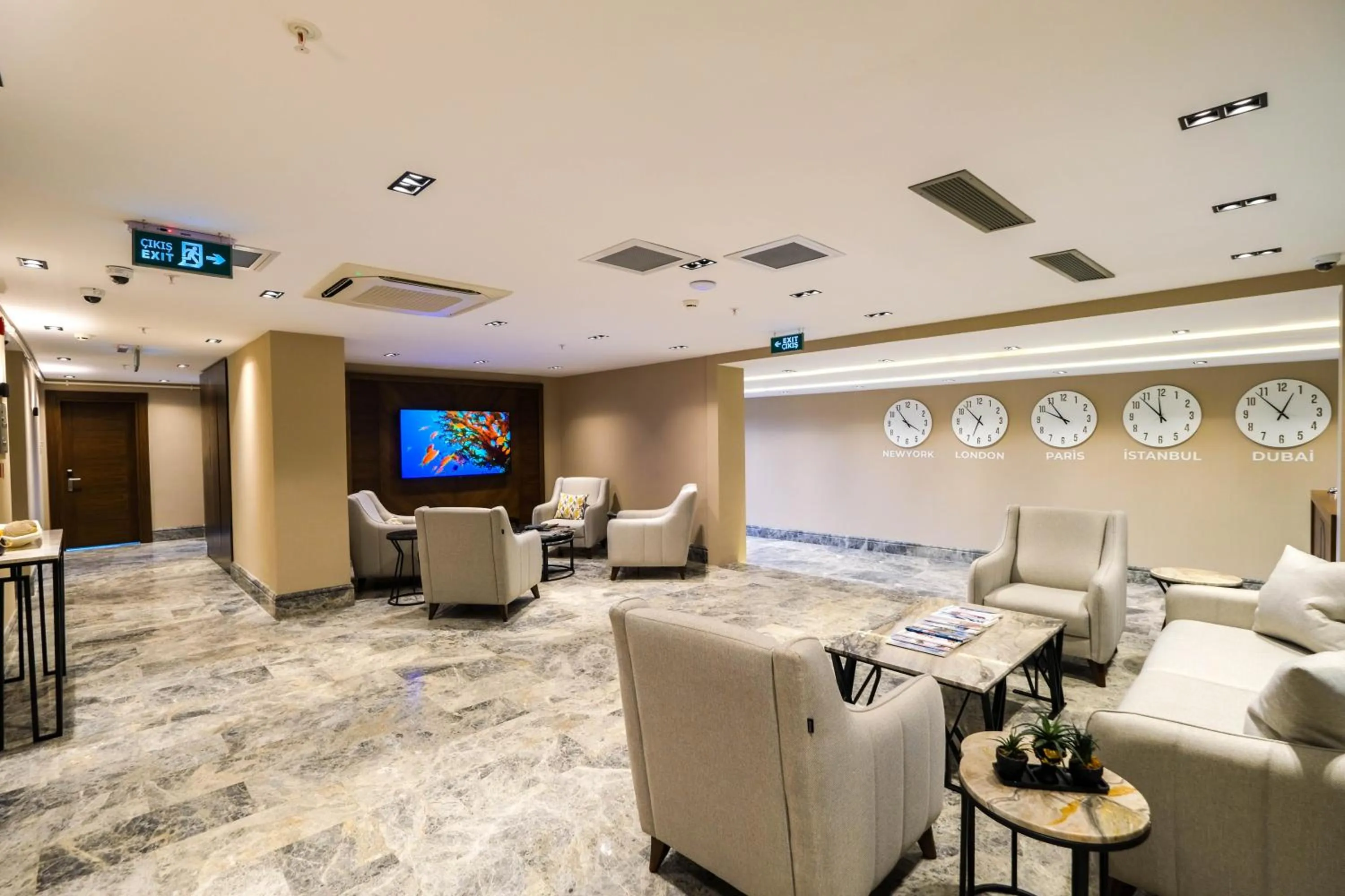 Lobby or reception in B'İSTANBUL HOTEL