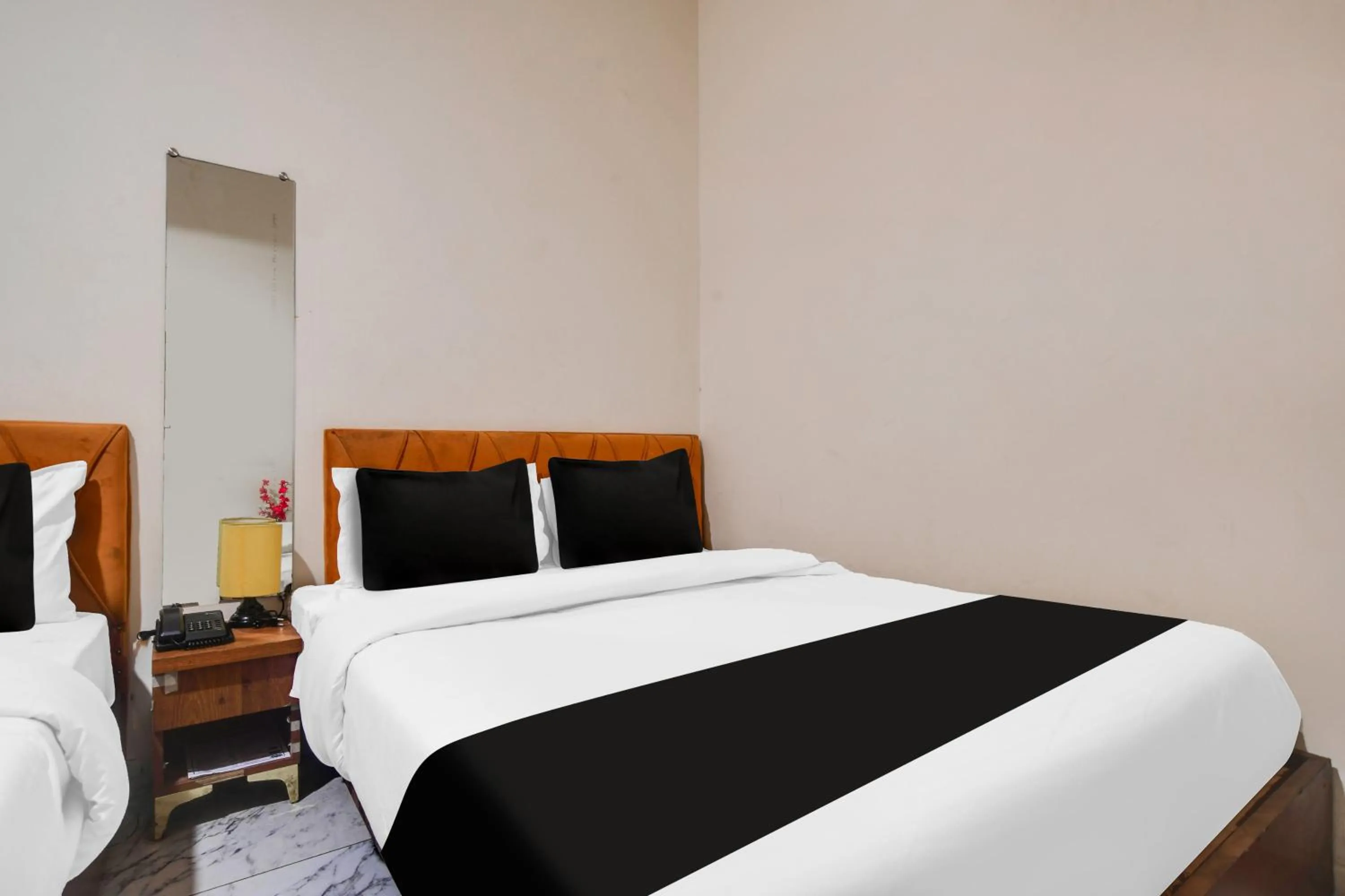 Bedroom, Bed in Super Hotel O Ujjain Near Hari Fatak