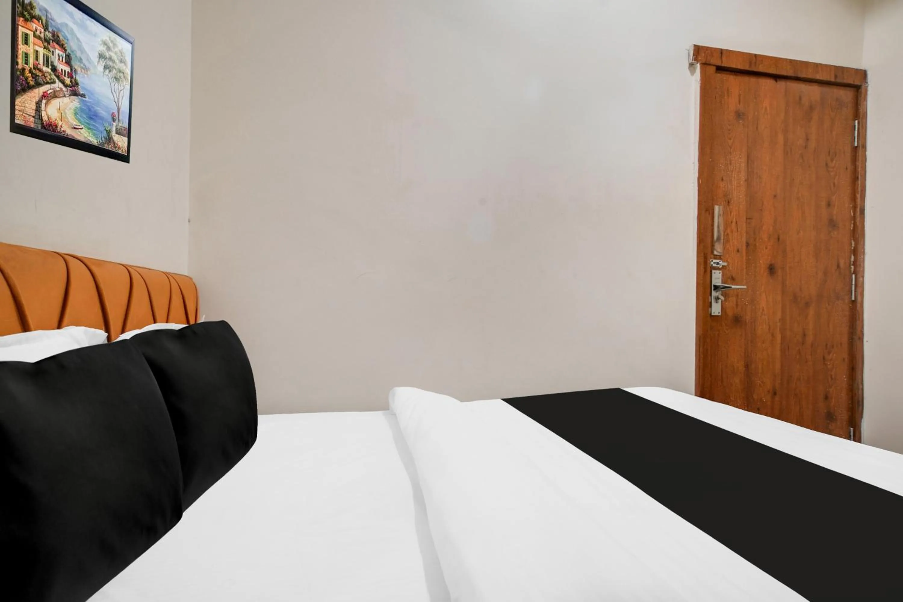 Bedroom, Bed in Super Hotel O Ujjain Near Hari Fatak