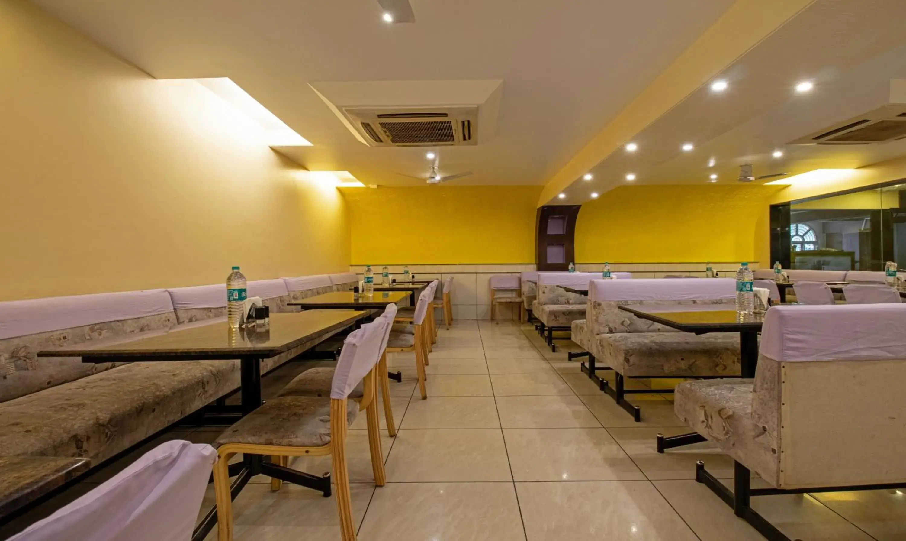 Restaurant/places to eat in Treebo Suvarna Comforts Restaurant/places to eat in Treebo Suvarna Comforts