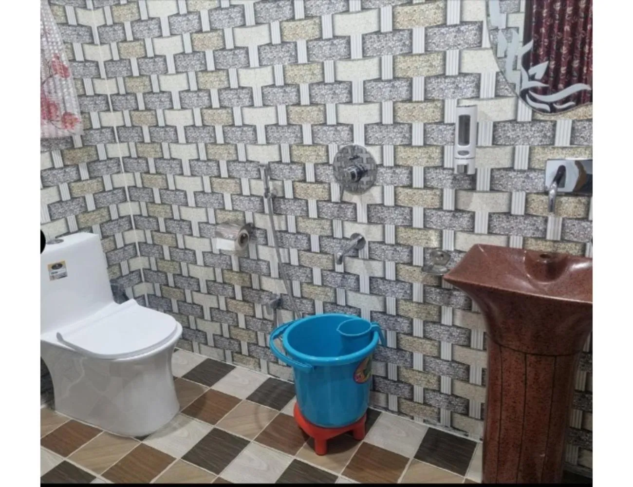 Bathroom in Hotel New Relax Inn, Pahalgam