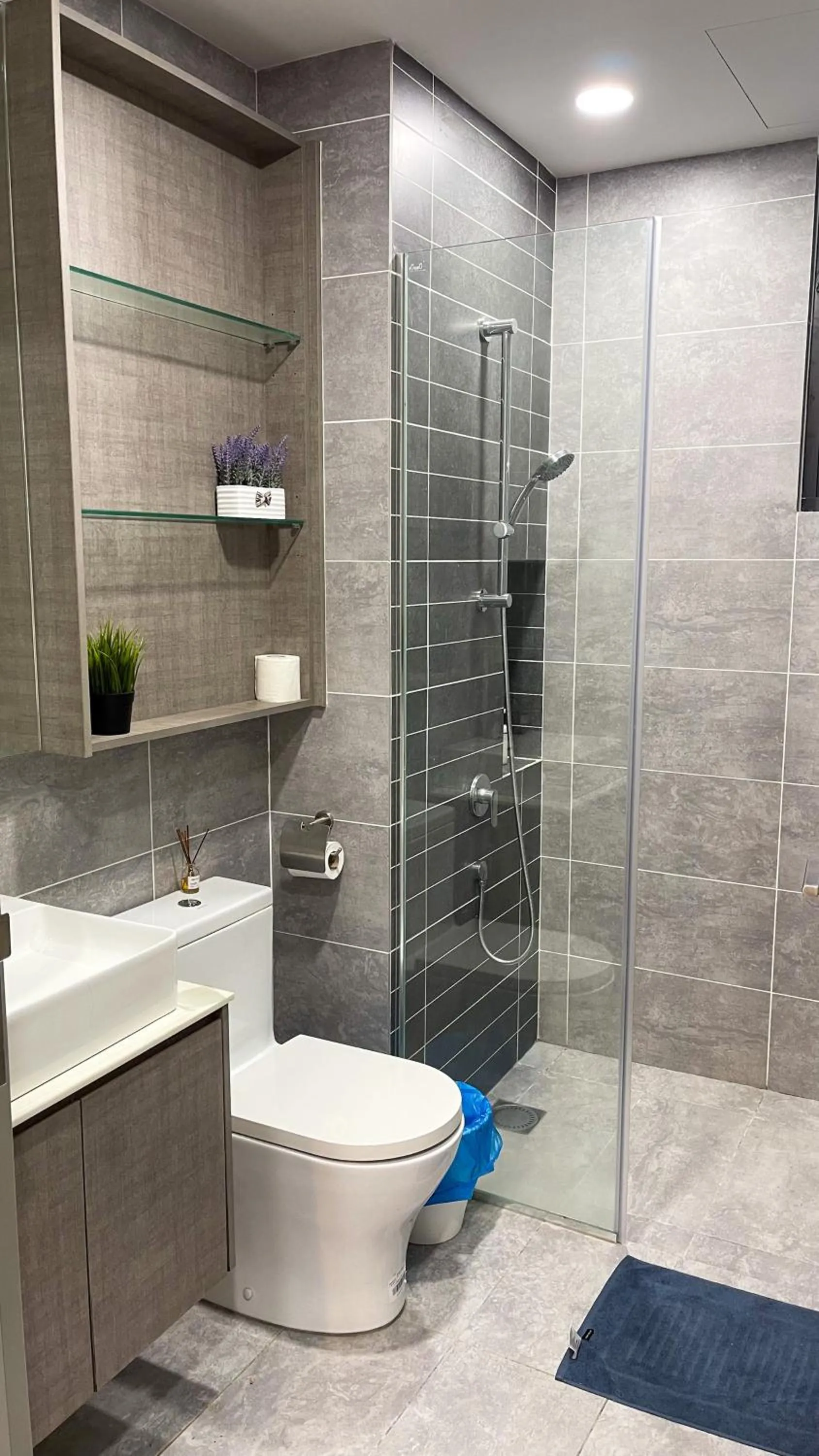 Bathroom in Millerz Square Kuala Lumpur by Synergy