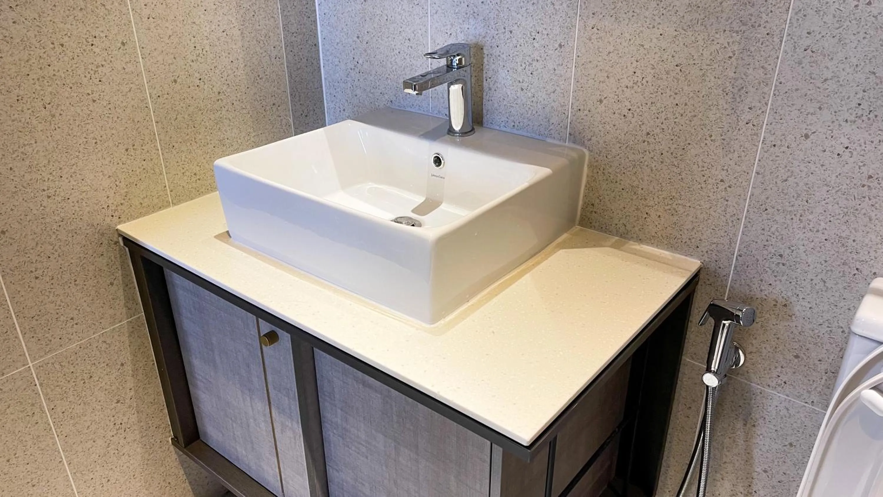 Bathroom in Millerz Square Kuala Lumpur by Synergy