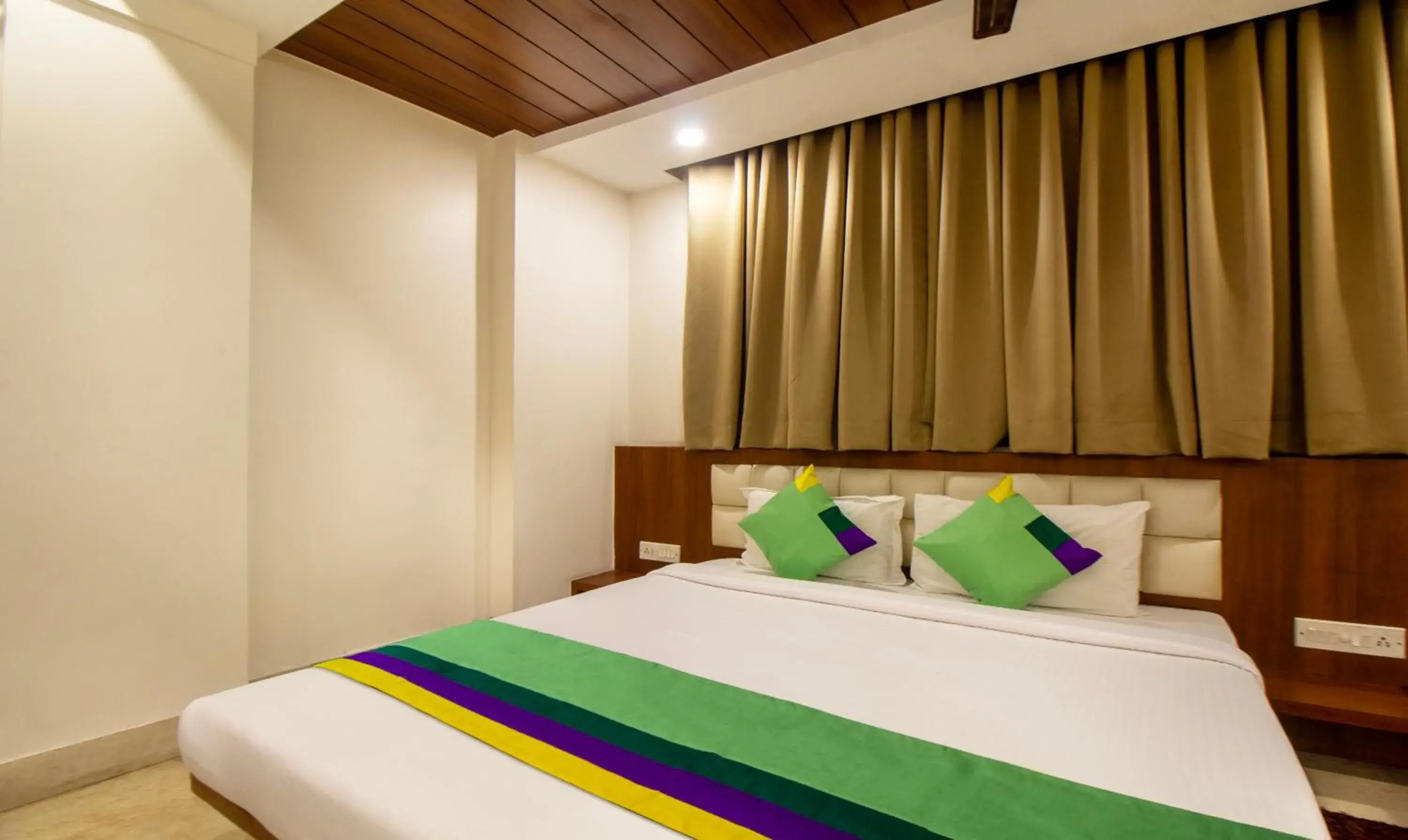 Bed in Treebo Royal Orbit, Metropoliton Bed in Treebo Royal Orbit, Metropoliton