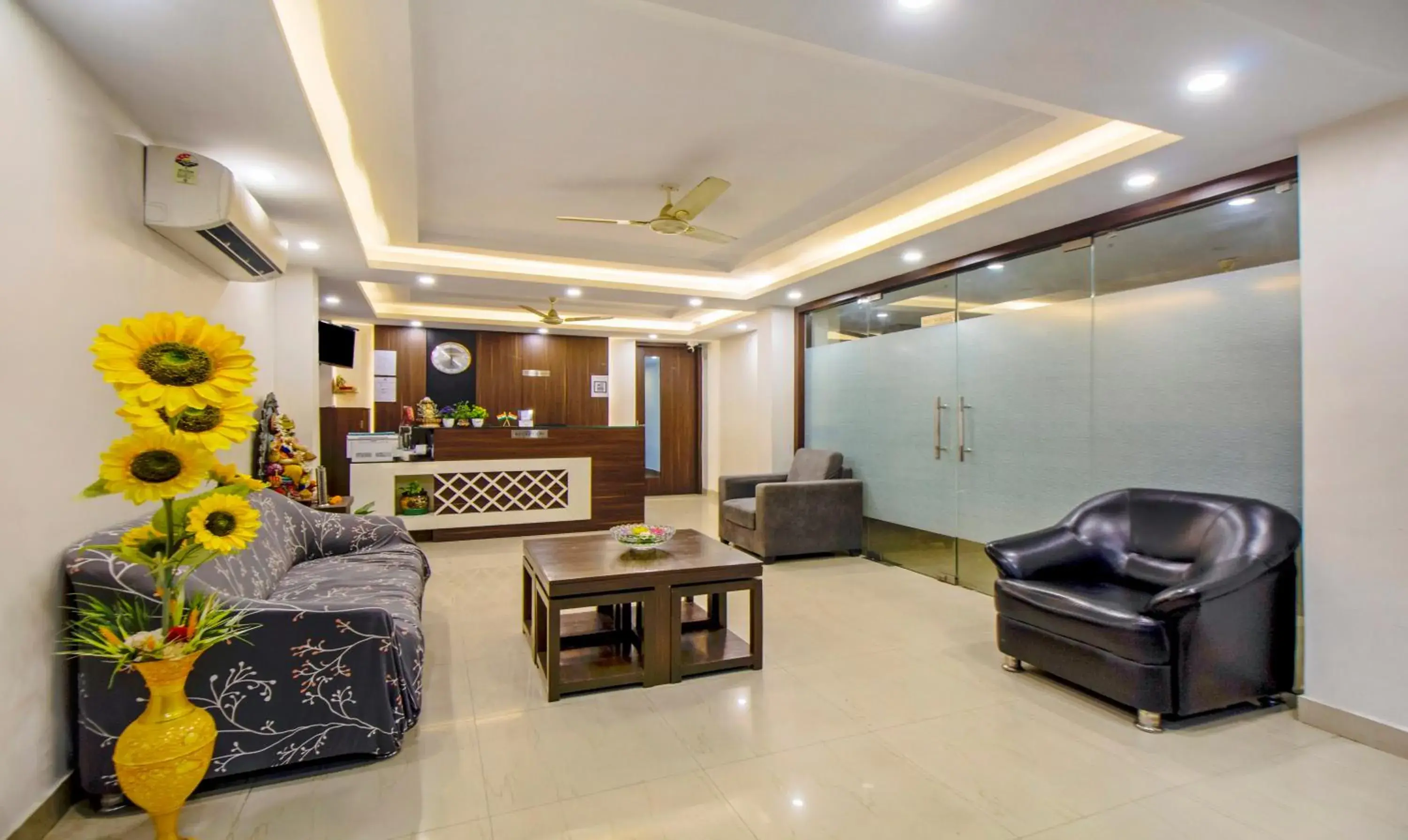 Lobby or reception in Treebo Royal Orbit, Metropoliton Lobby or reception in Treebo Royal Orbit, Metropoliton