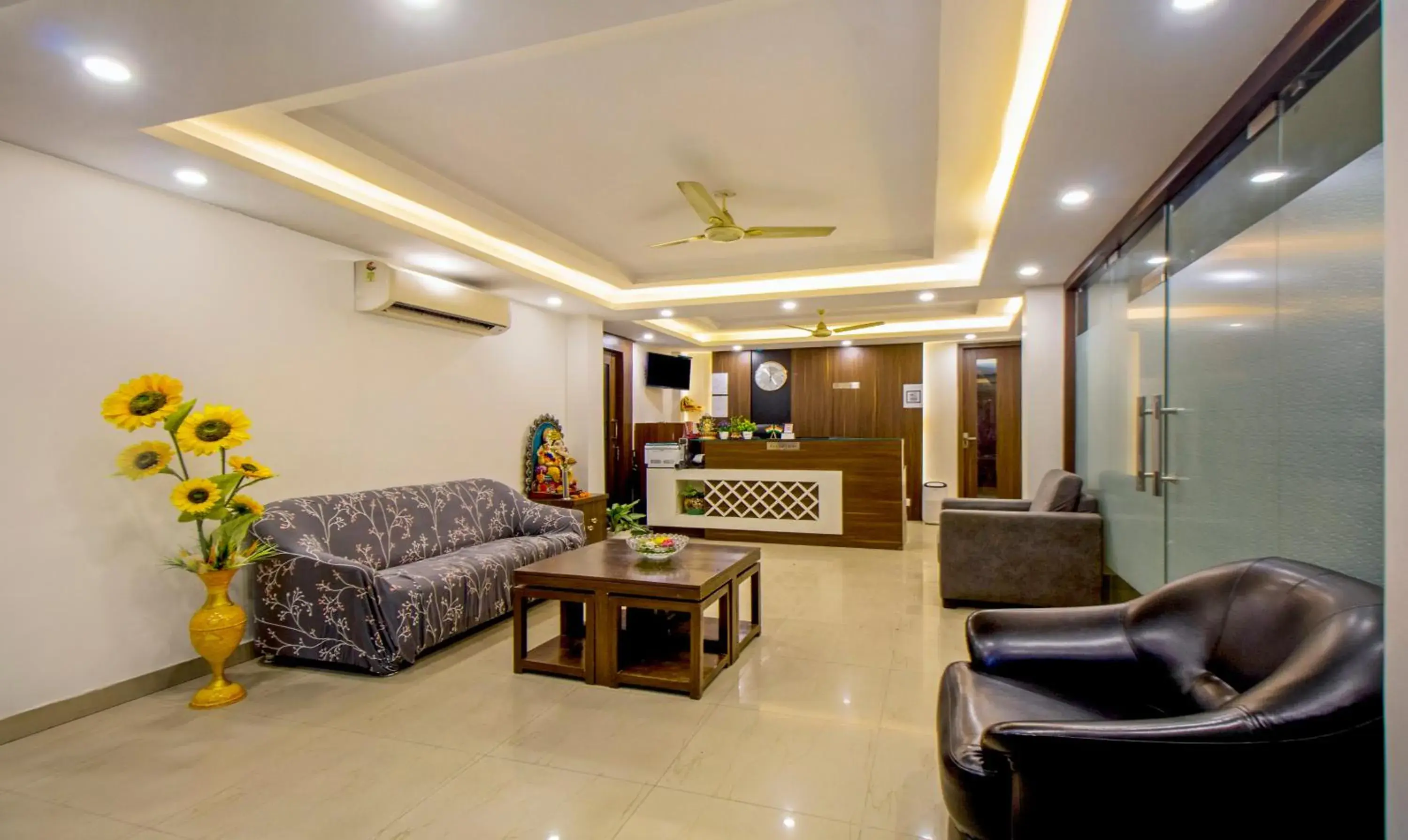 Lobby or reception in Treebo Royal Orbit, Metropoliton Lobby or reception in Treebo Royal Orbit, Metropoliton