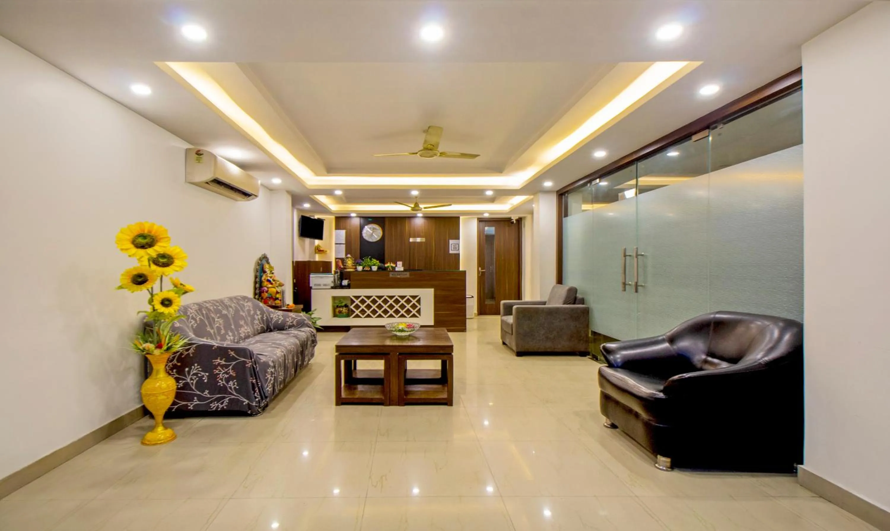 Lobby or reception in Treebo Royal Orbit, Metropoliton