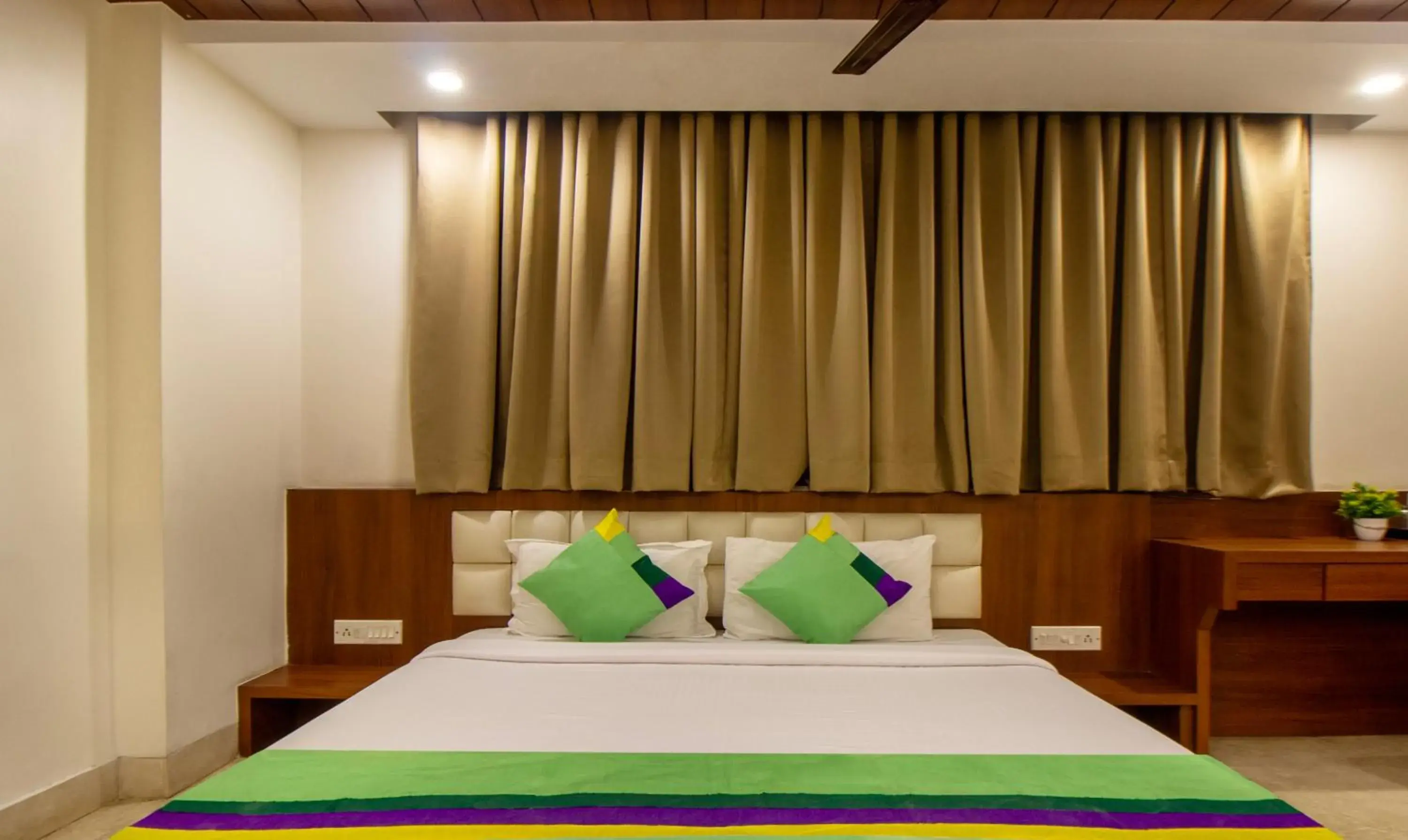 Bed in Treebo Royal Orbit, Metropoliton Bed in Treebo Royal Orbit, Metropoliton