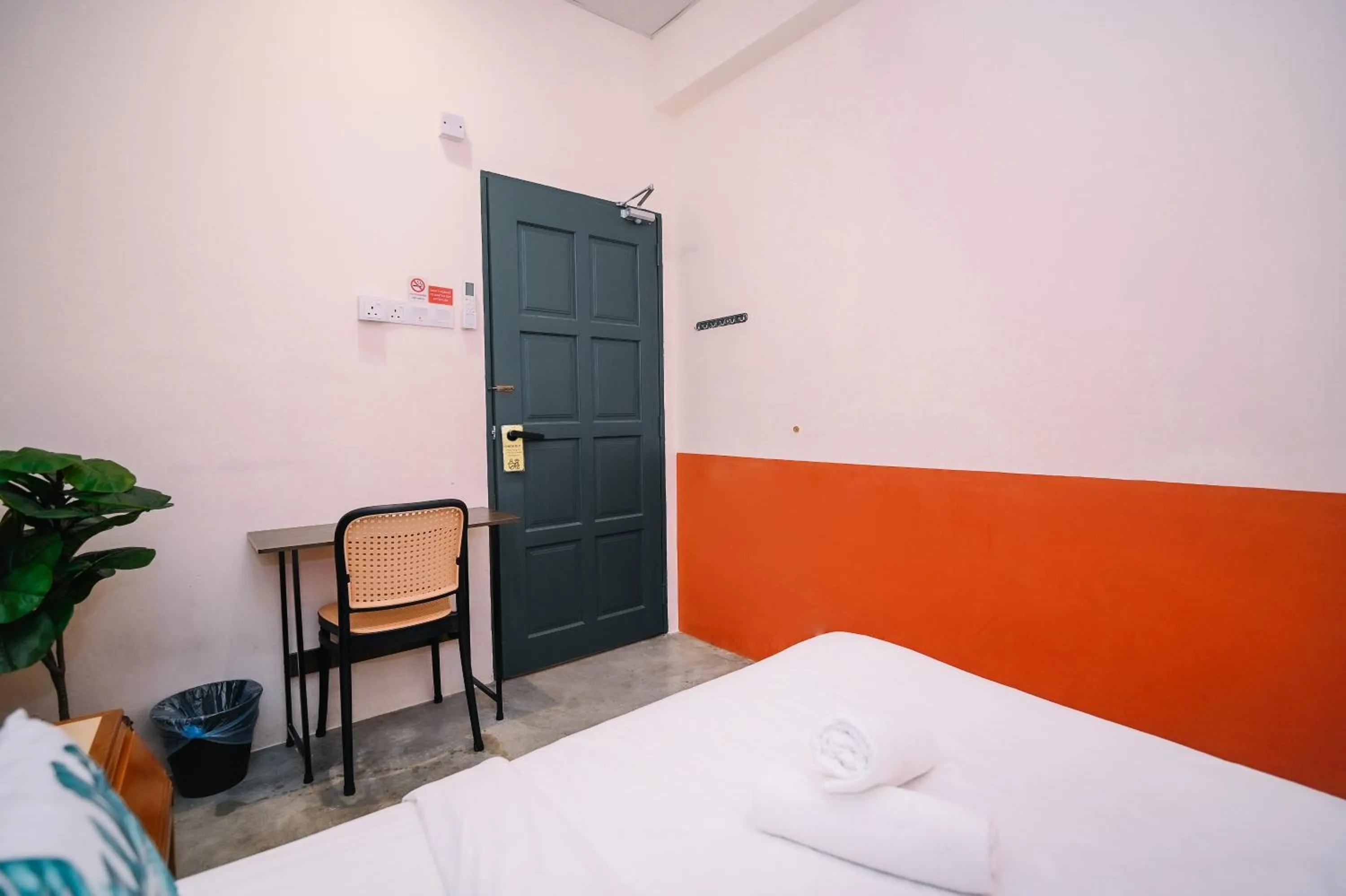 Photo of the whole room, Bed in Swing & Pillows - 75 Chulia St, Georgetown Penang