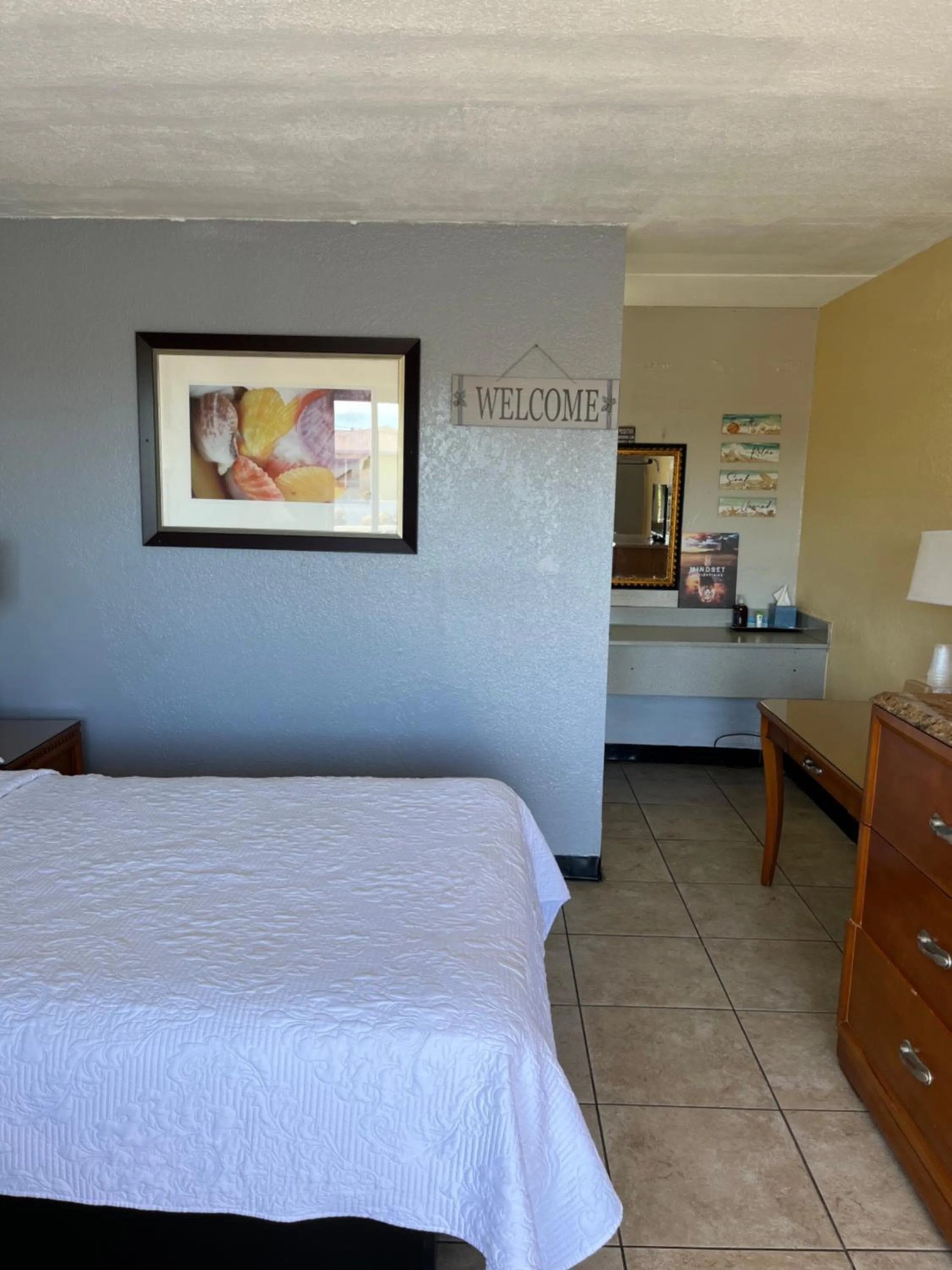 Bedroom, Bed in Budget Inn