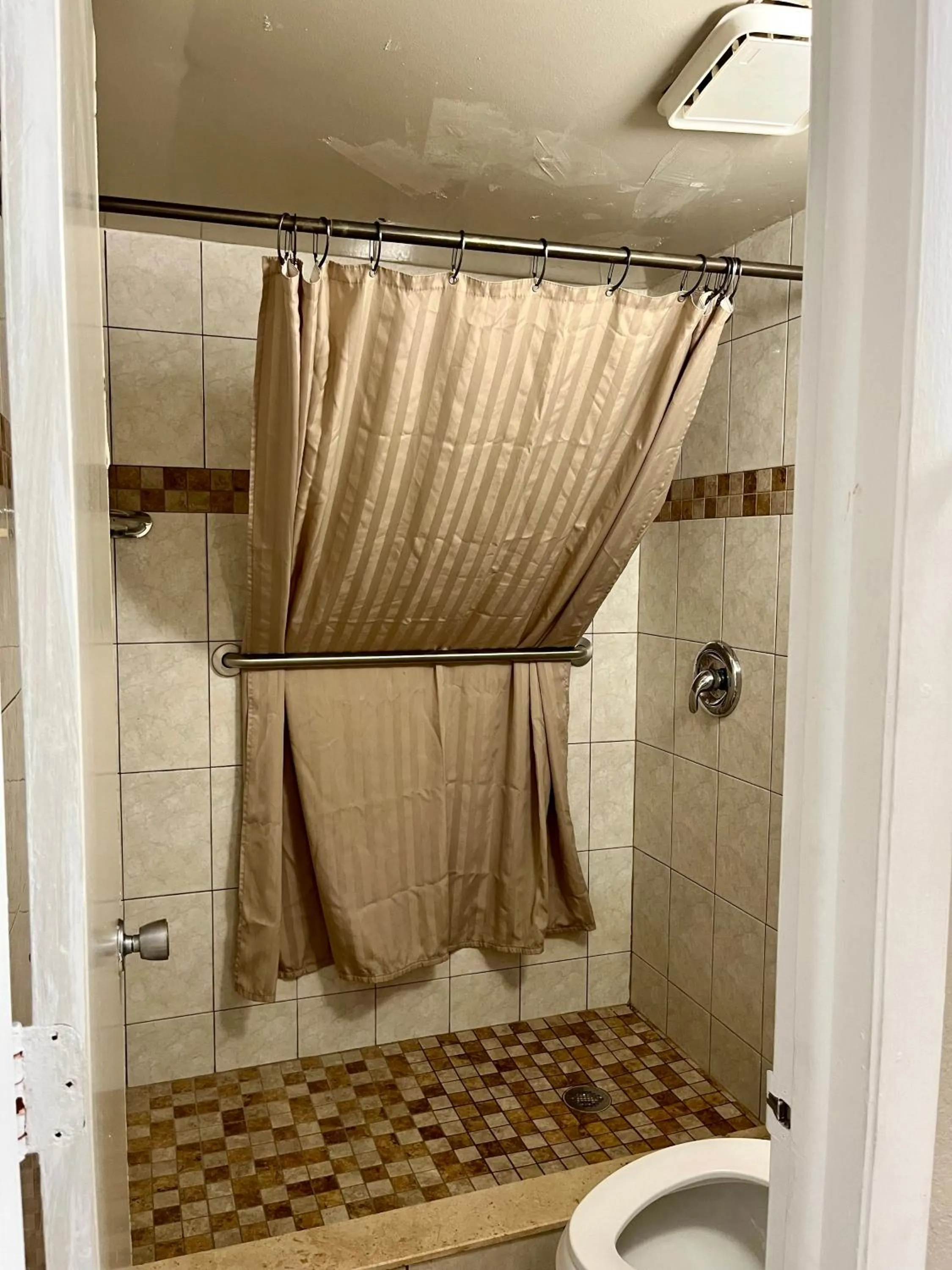 Bathroom in Budget Inn