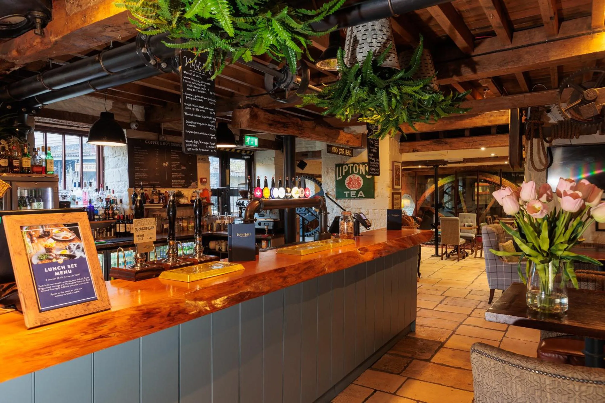 Lounge or bar in Egypt Mill Hotel and Restaurant