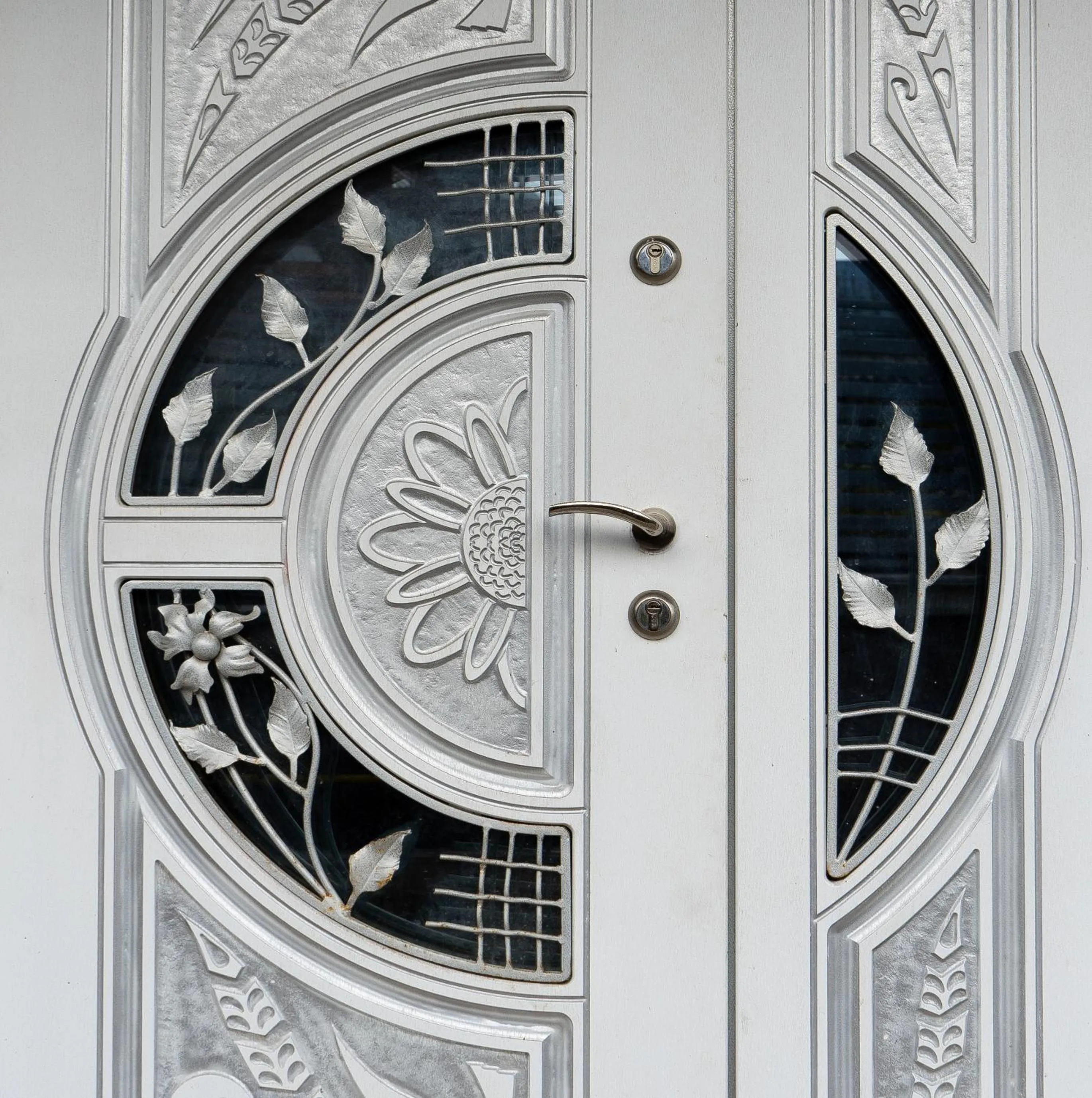 Facade/entrance in Casa Calin