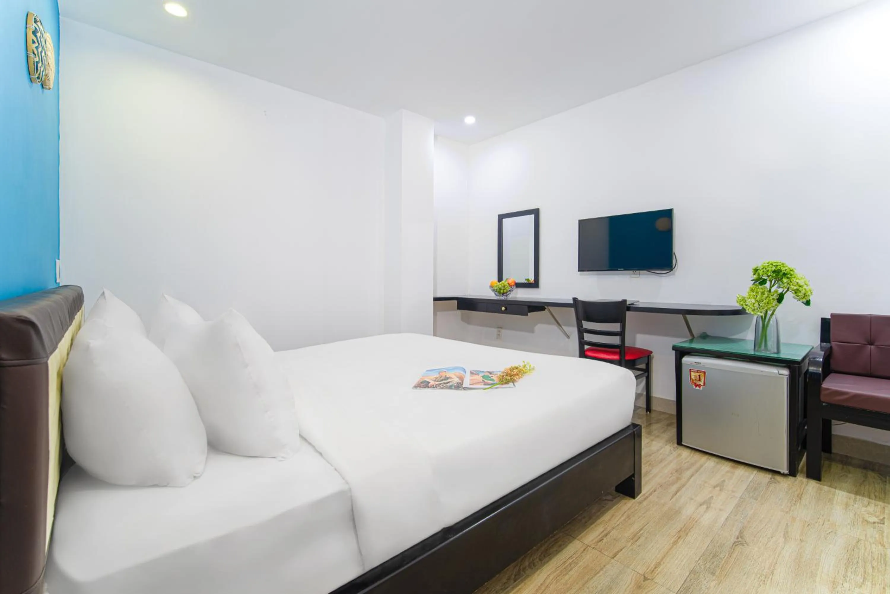 Communal lounge/ TV room, Bed in La Maison Danang Beach Hotel