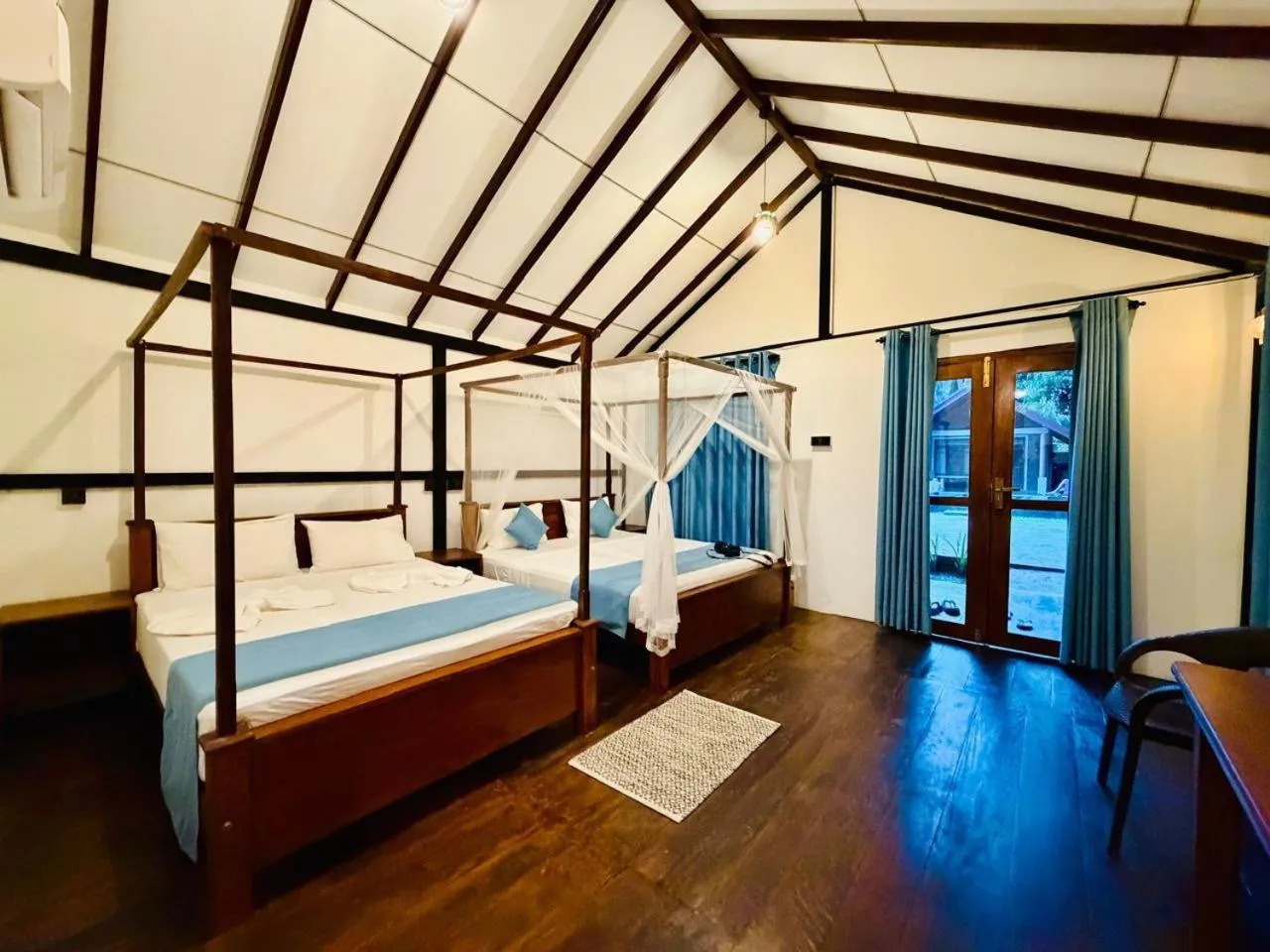 Bed in Walawa Reach hotel