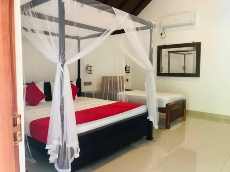 Bed in Walawa Reach hotel