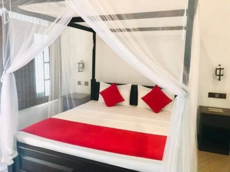 Bed in Walawa Reach hotel