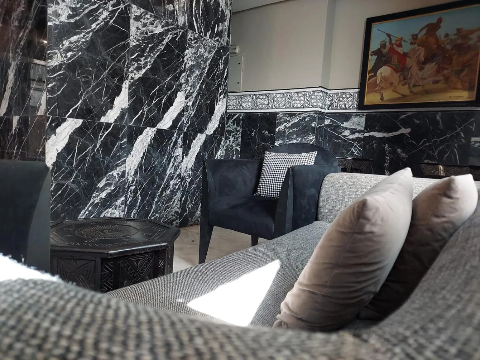 Living room in Cadé Hotel