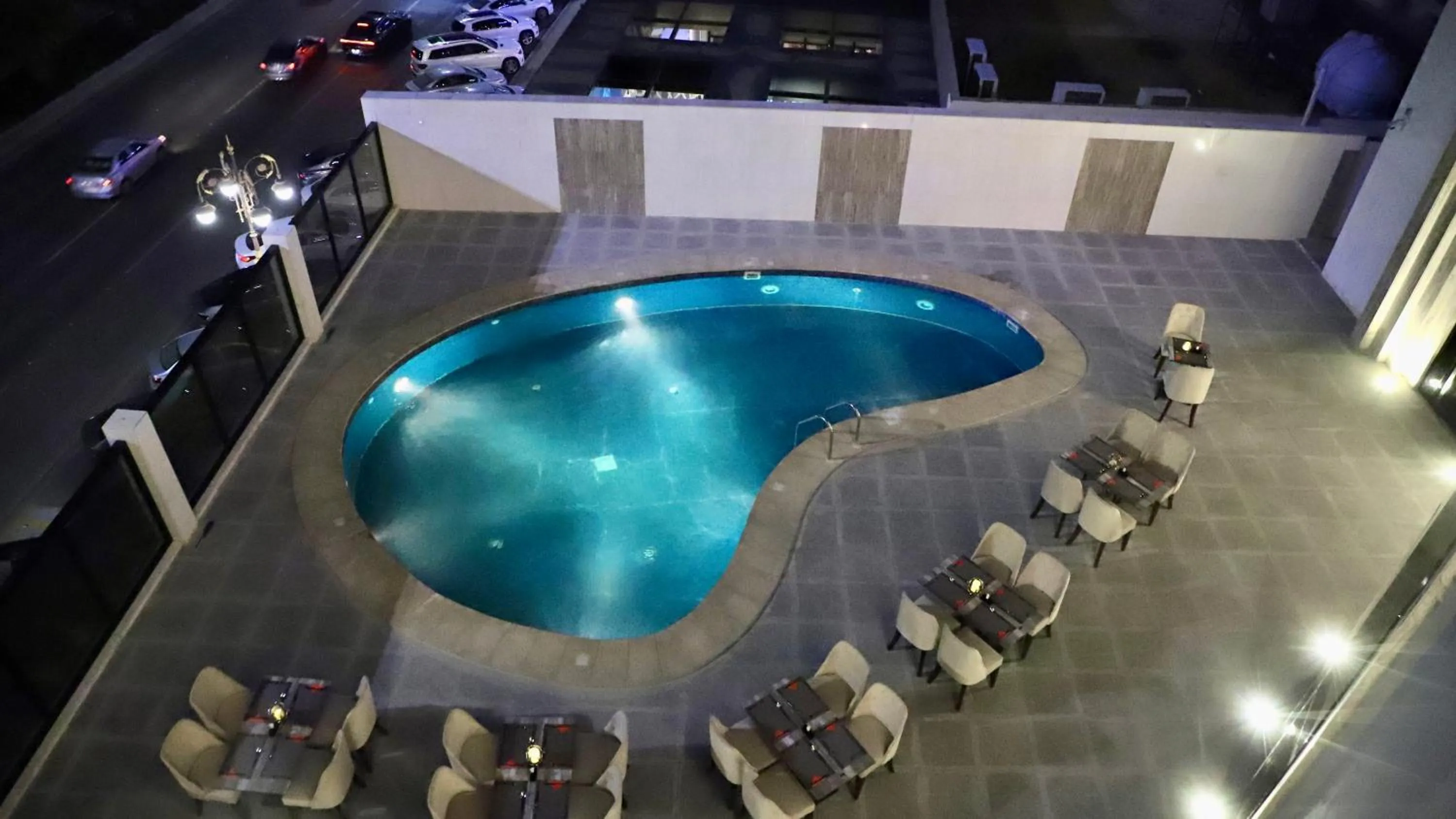 Restaurant/places to eat in Five Seasons Hotel