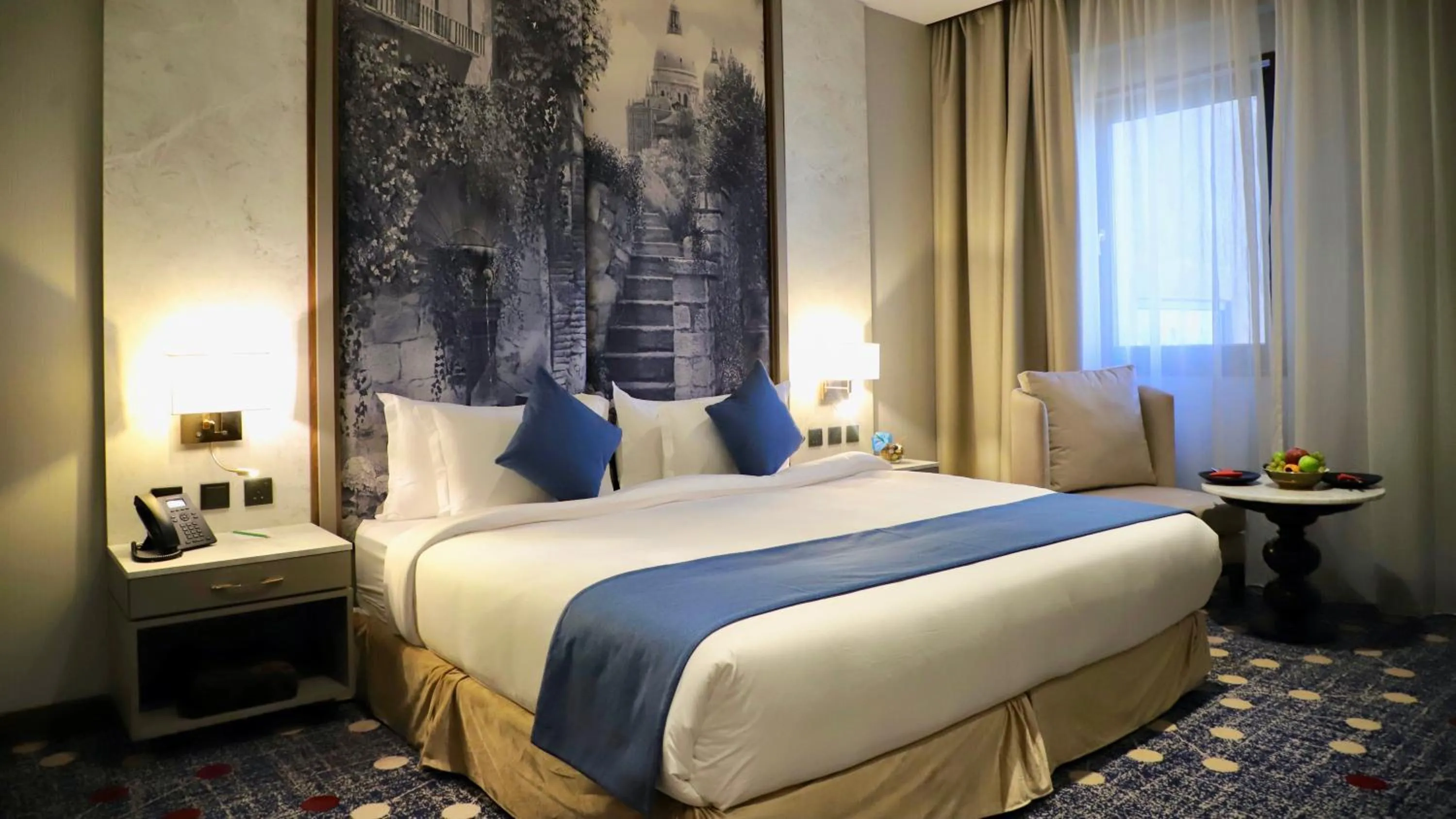 Bed in Five Seasons Hotel