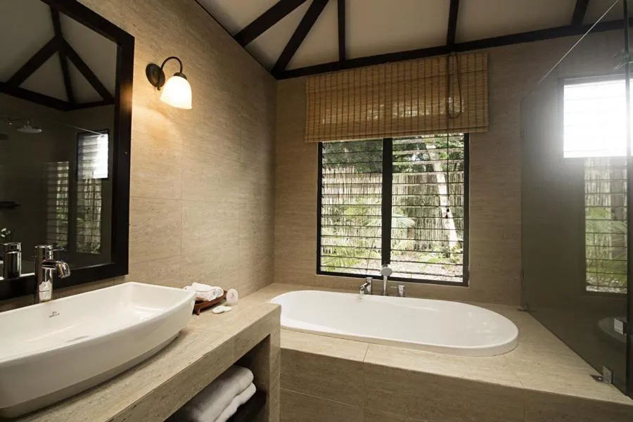 Bathroom in Hotel Jungle Lodge Tikal