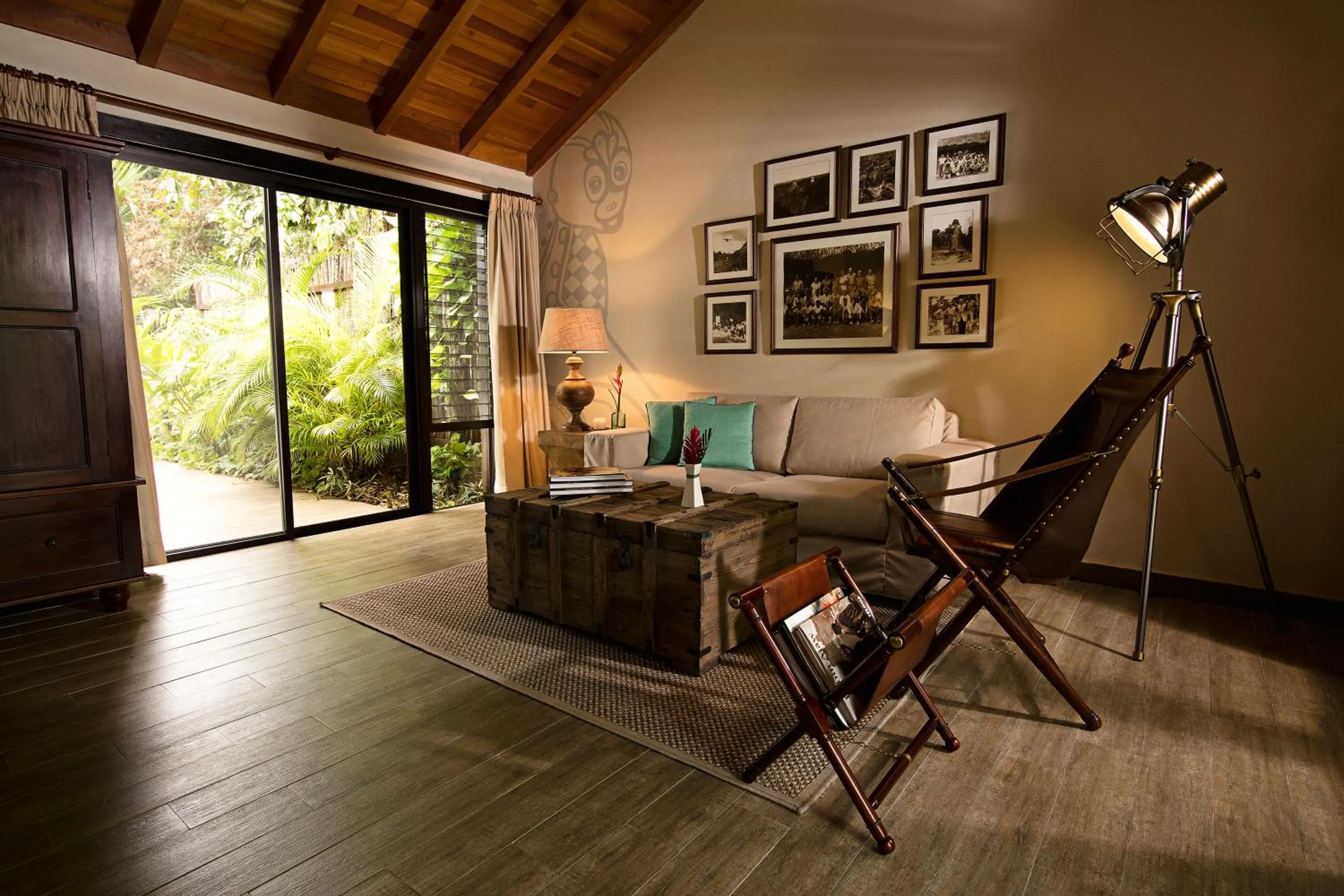 Living room in Hotel Jungle Lodge Tikal
