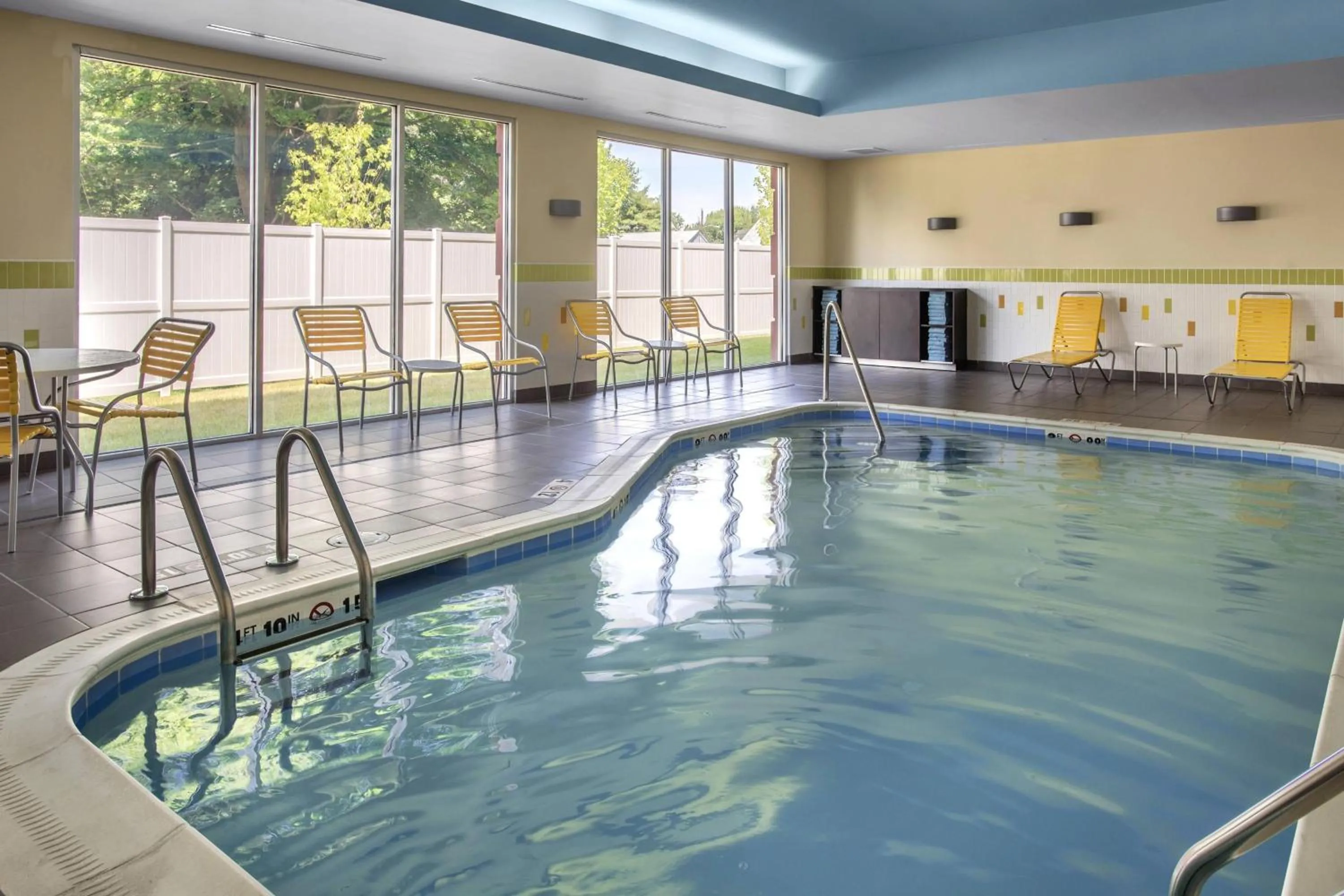 Swimming pool in Fairfield Inn & Suites by Marriott New Castle