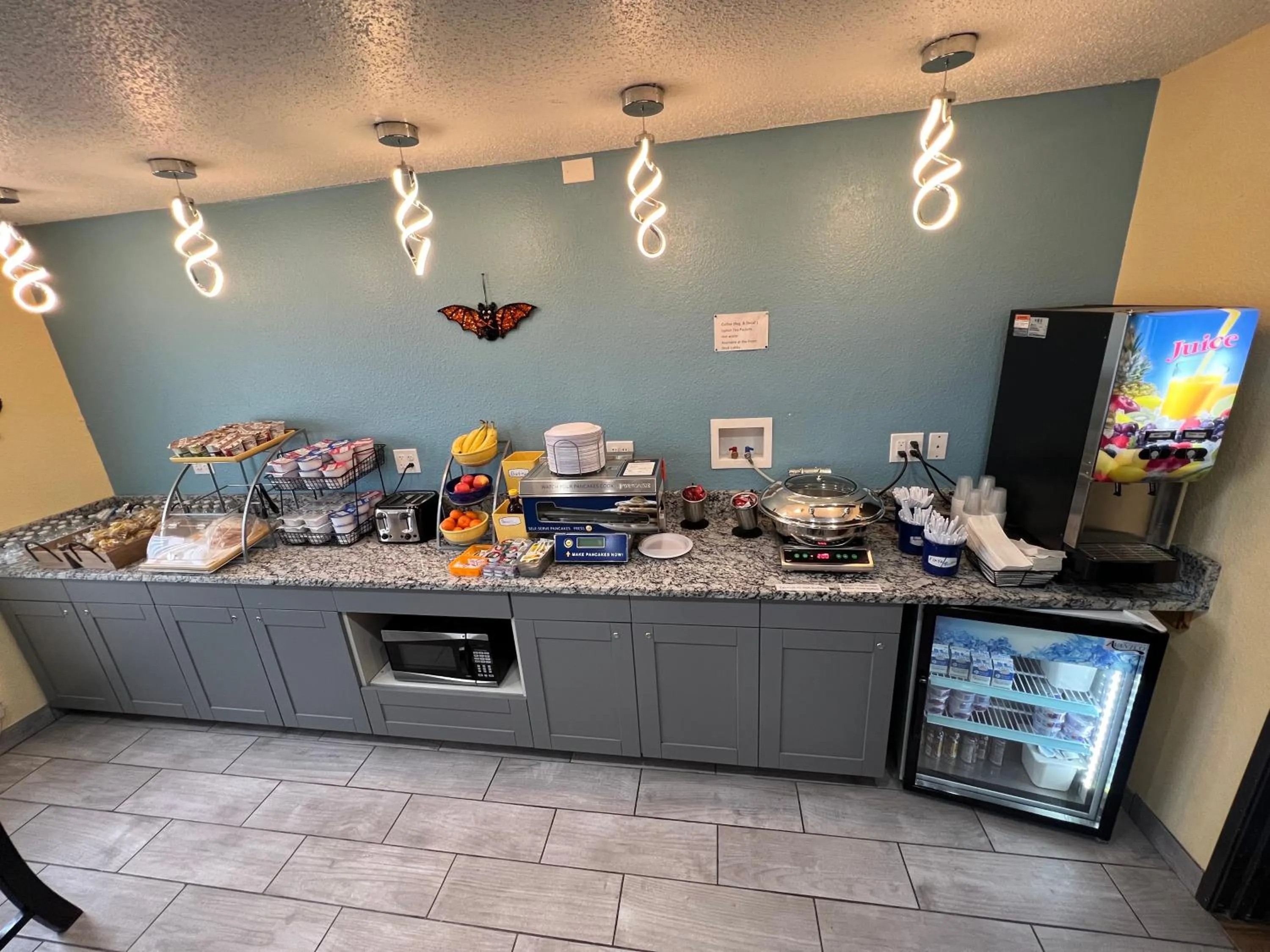 Breakfast in Days Inn by Wyndham Batavia Ohio