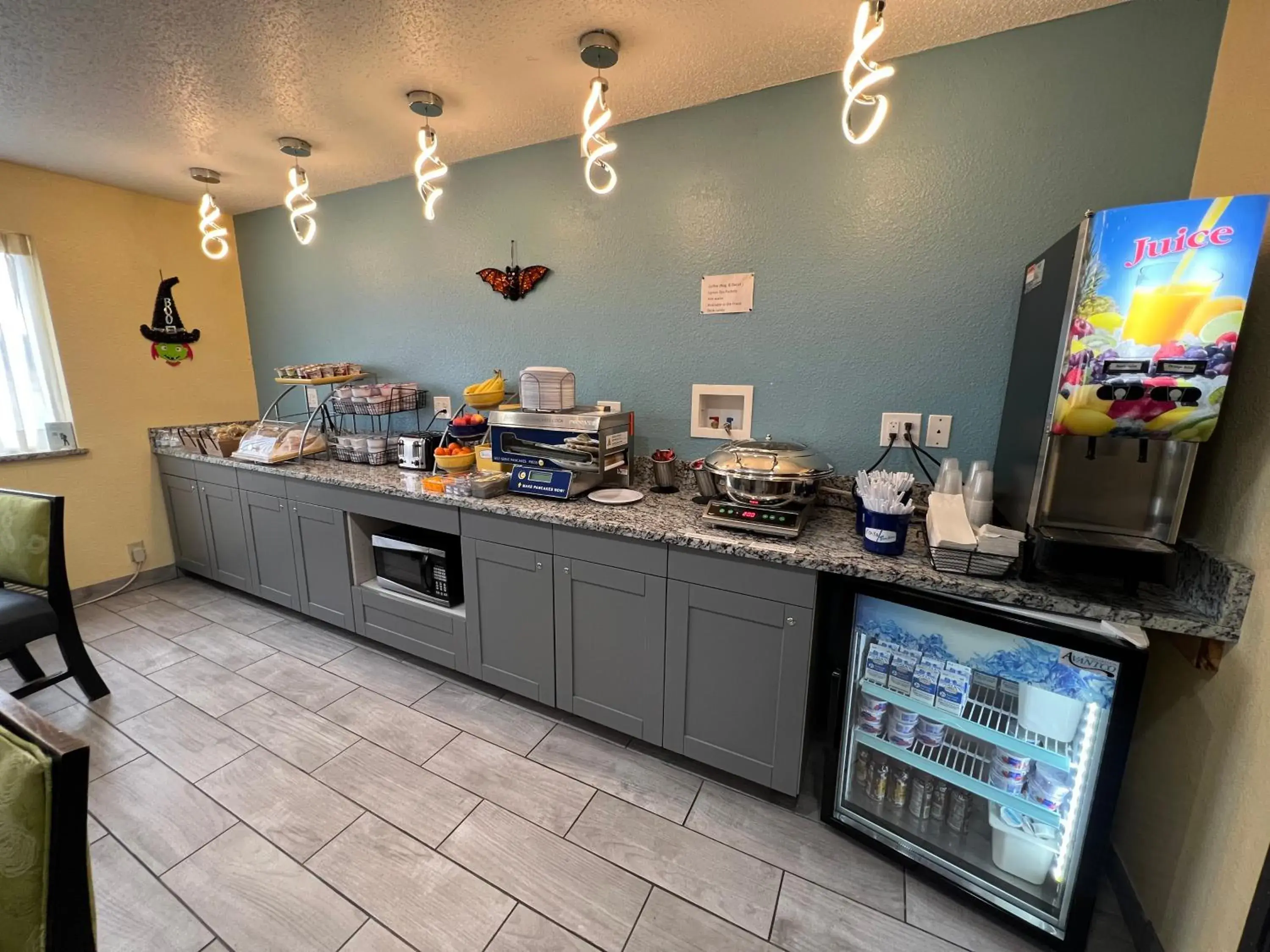 Breakfast in Days Inn by Wyndham Batavia Ohio Breakfast in Days Inn by Wyndham Batavia Ohio