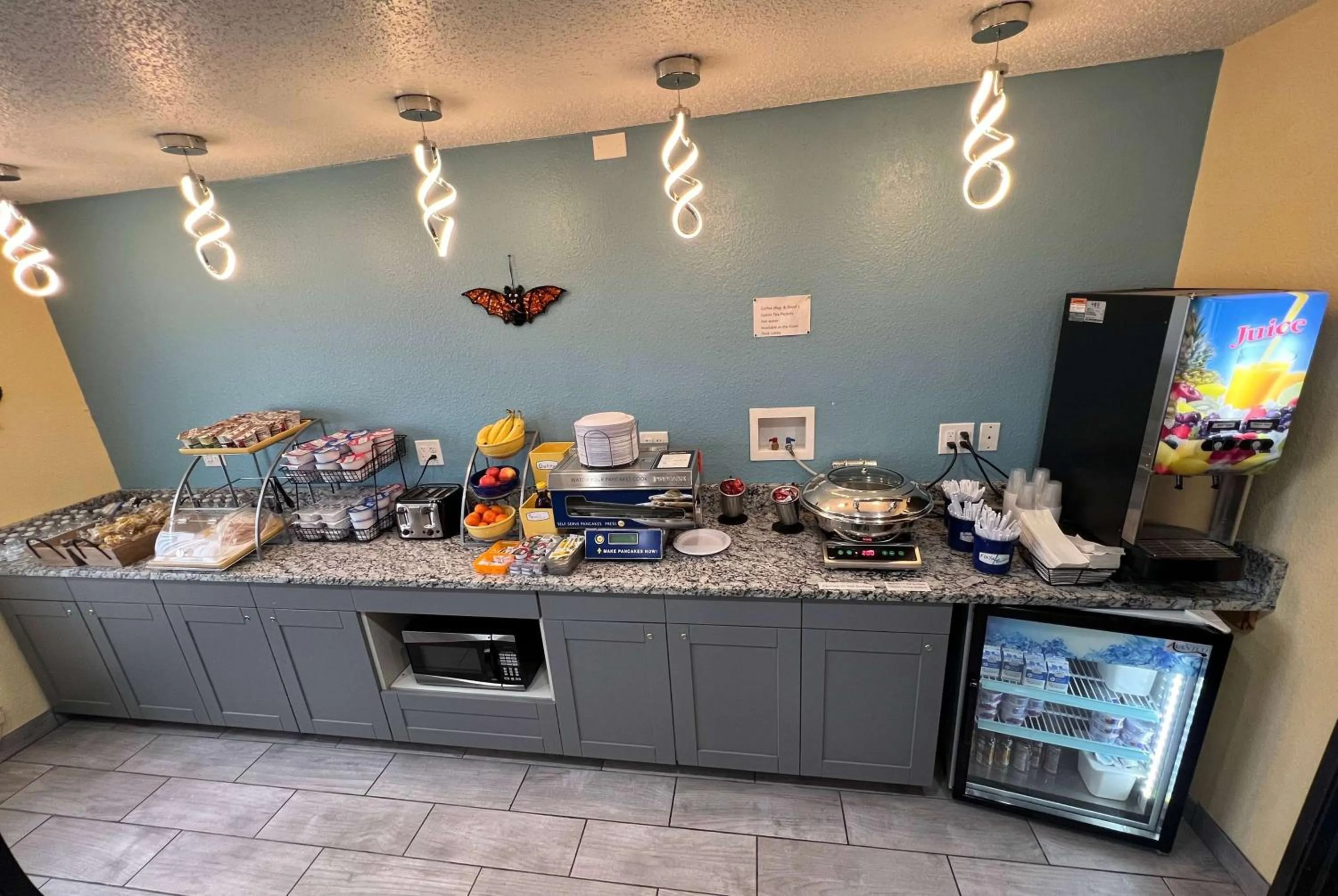 Breakfast in Days Inn by Wyndham Batavia Ohio