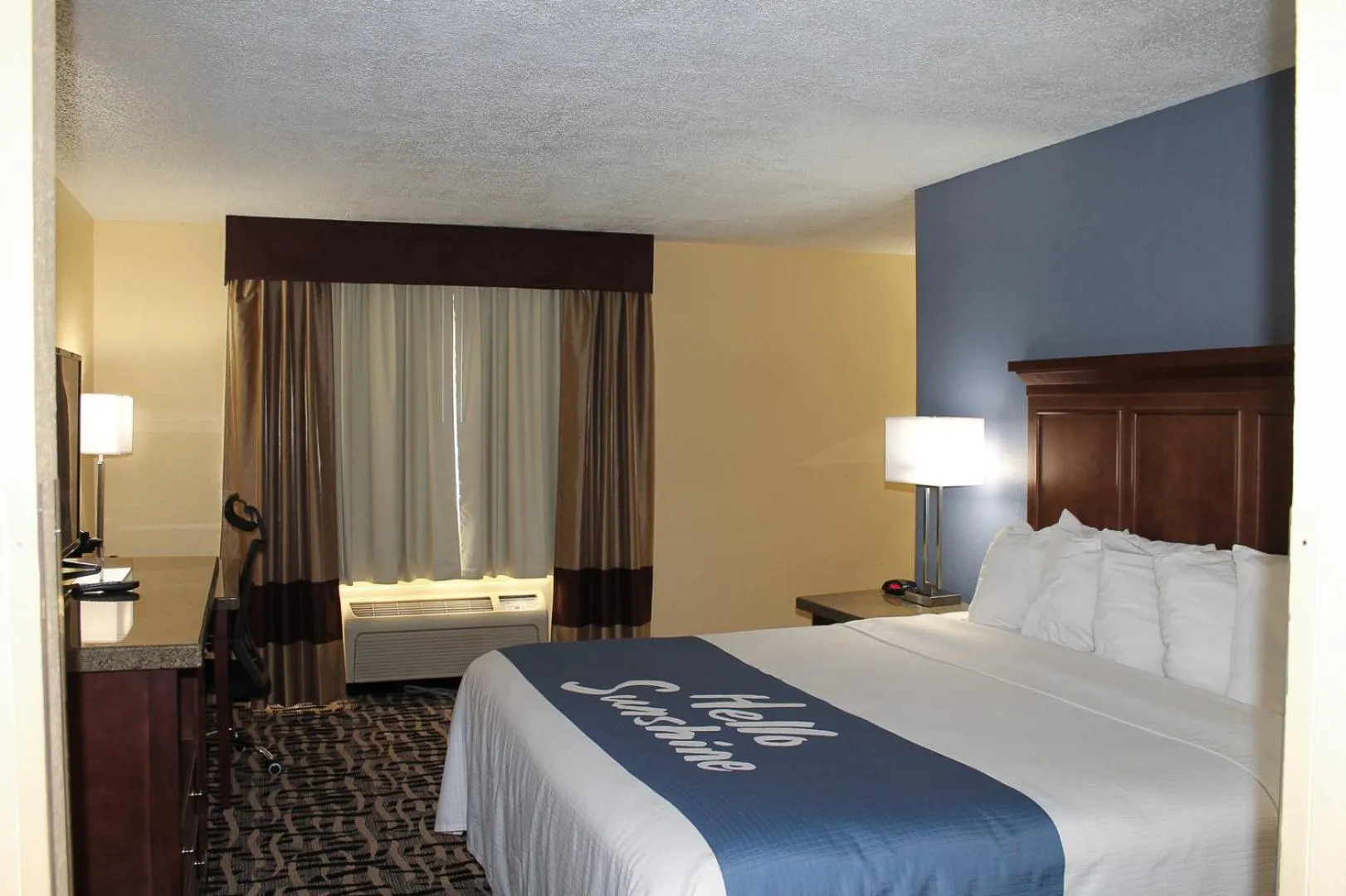 Bed in Days Inn by Wyndham Batavia Ohio