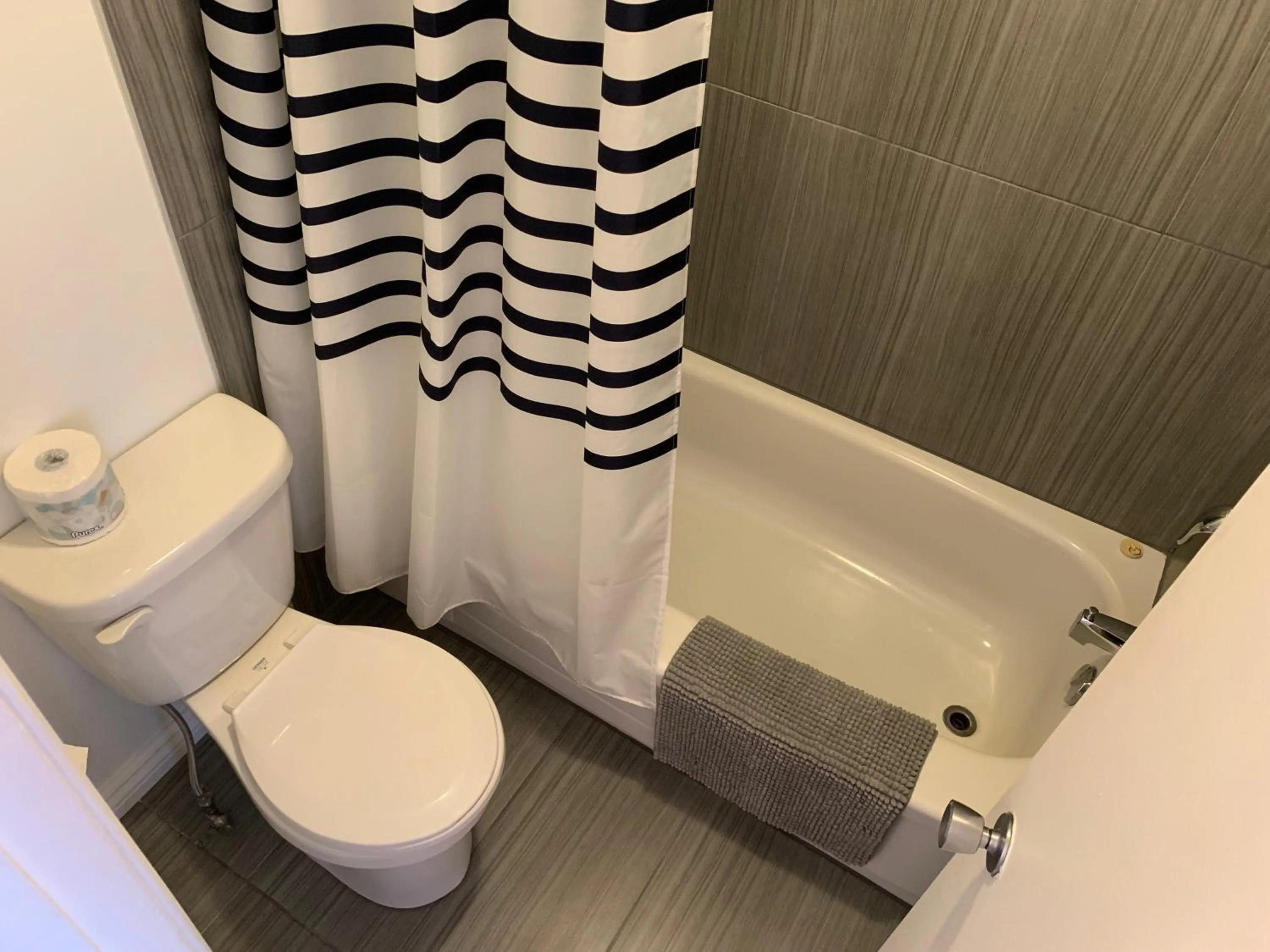 Bathroom in Motel Giffard