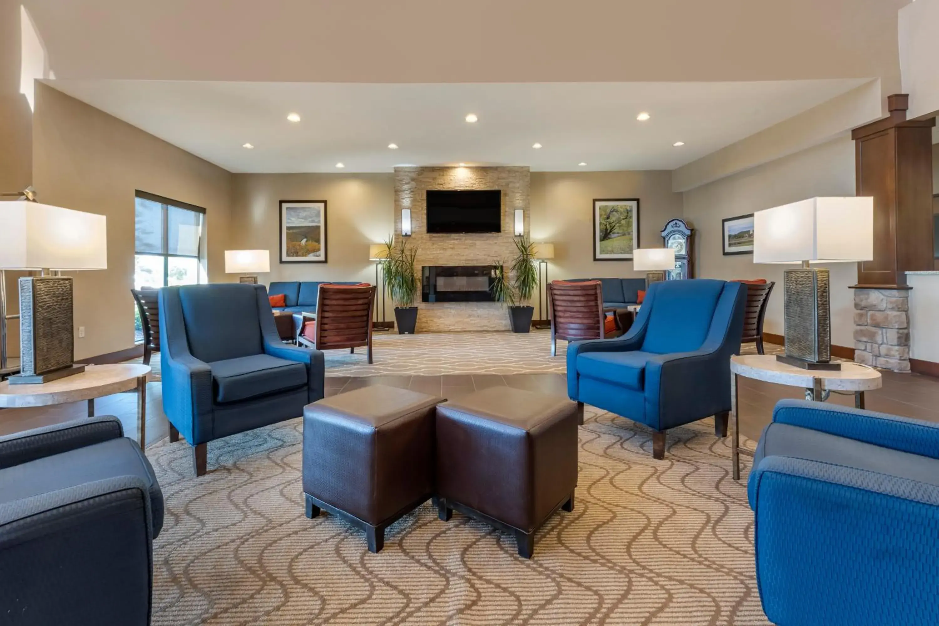 Lobby or reception in Comfort Suites Bridgeport - Clarksburg Lobby or reception in Comfort Suites Bridgeport - Clarksburg