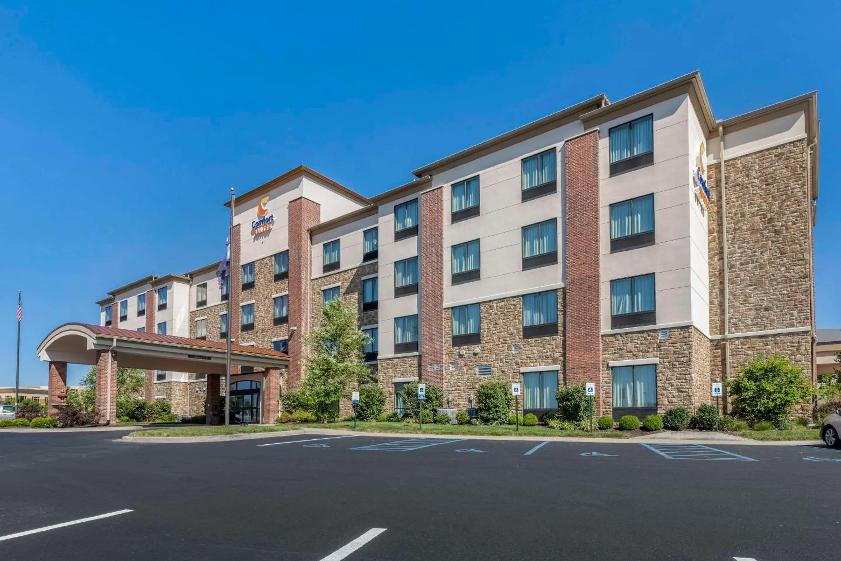 Property building in Comfort Suites Bridgeport - Clarksburg Property building in Comfort Suites Bridgeport - Clarksburg