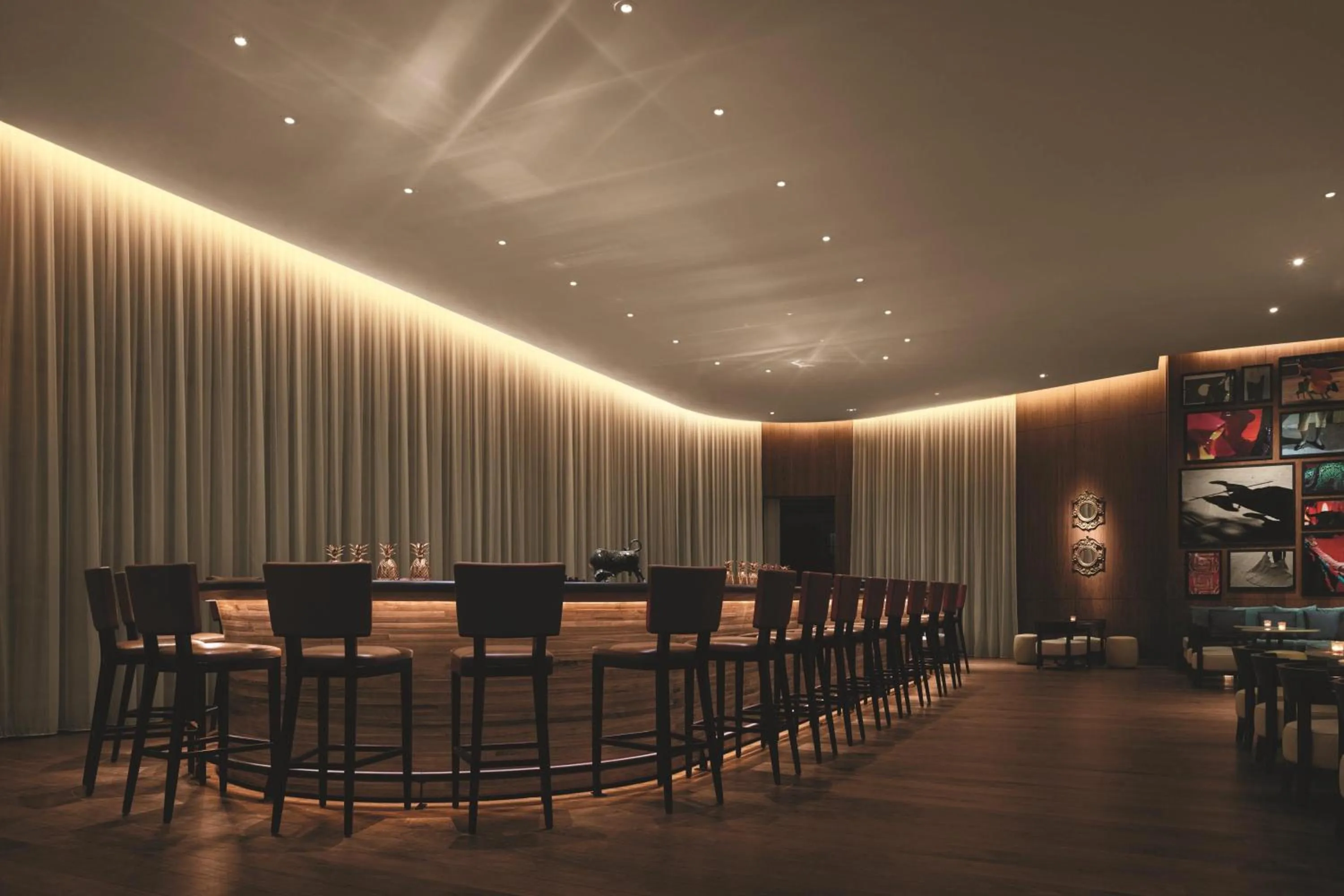 Lounge or bar in The Miami Beach EDITION