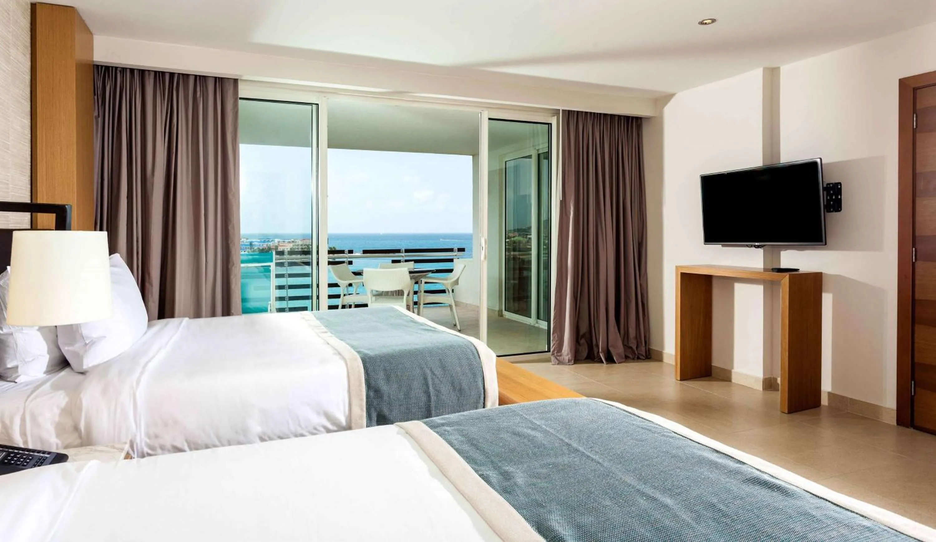 Photo of the whole room, Bed in Sonesta Ocean Point Resort- All Inclusive - Adults Only