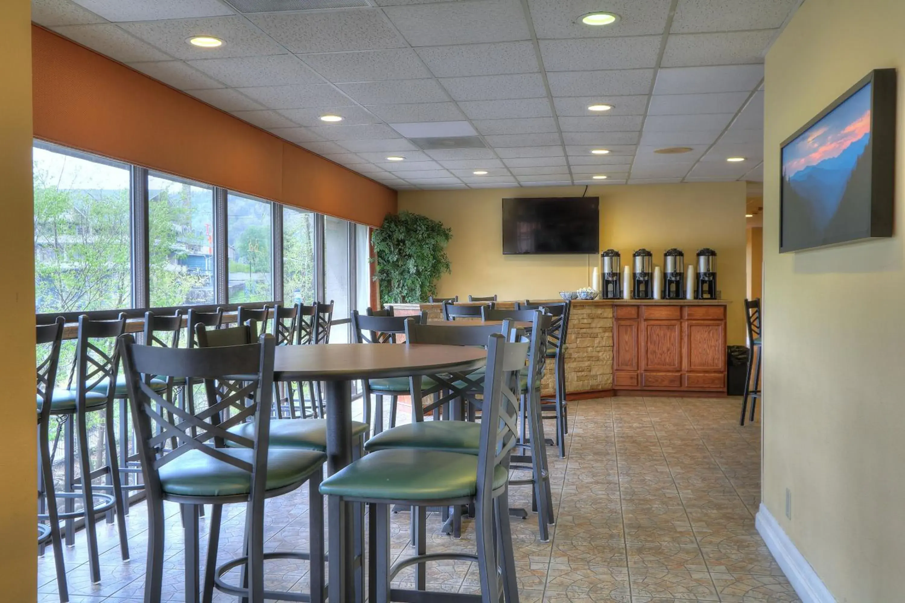 Restaurant/places to eat in Edgewater Hotel and Conference Center Restaurant/places to eat in Edgewater Hotel and Conference Center
