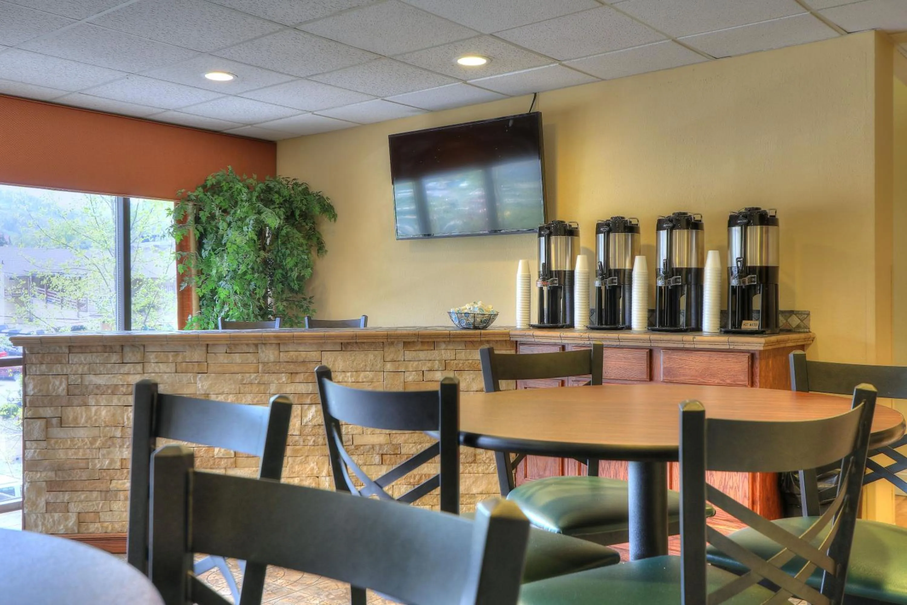 Non alcoholic drinks in Edgewater Hotel and Conference Center